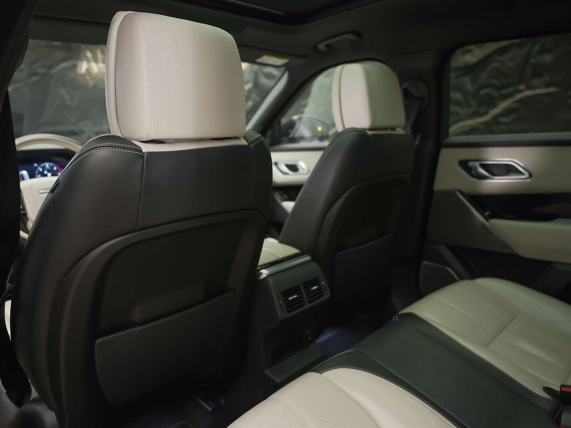 LAND ROVER Range Rover Velar D 300 R-Dynamic HSE *CH-Auto*Massage*Panorama*Head-Up*Sitzlüftung*-image-11