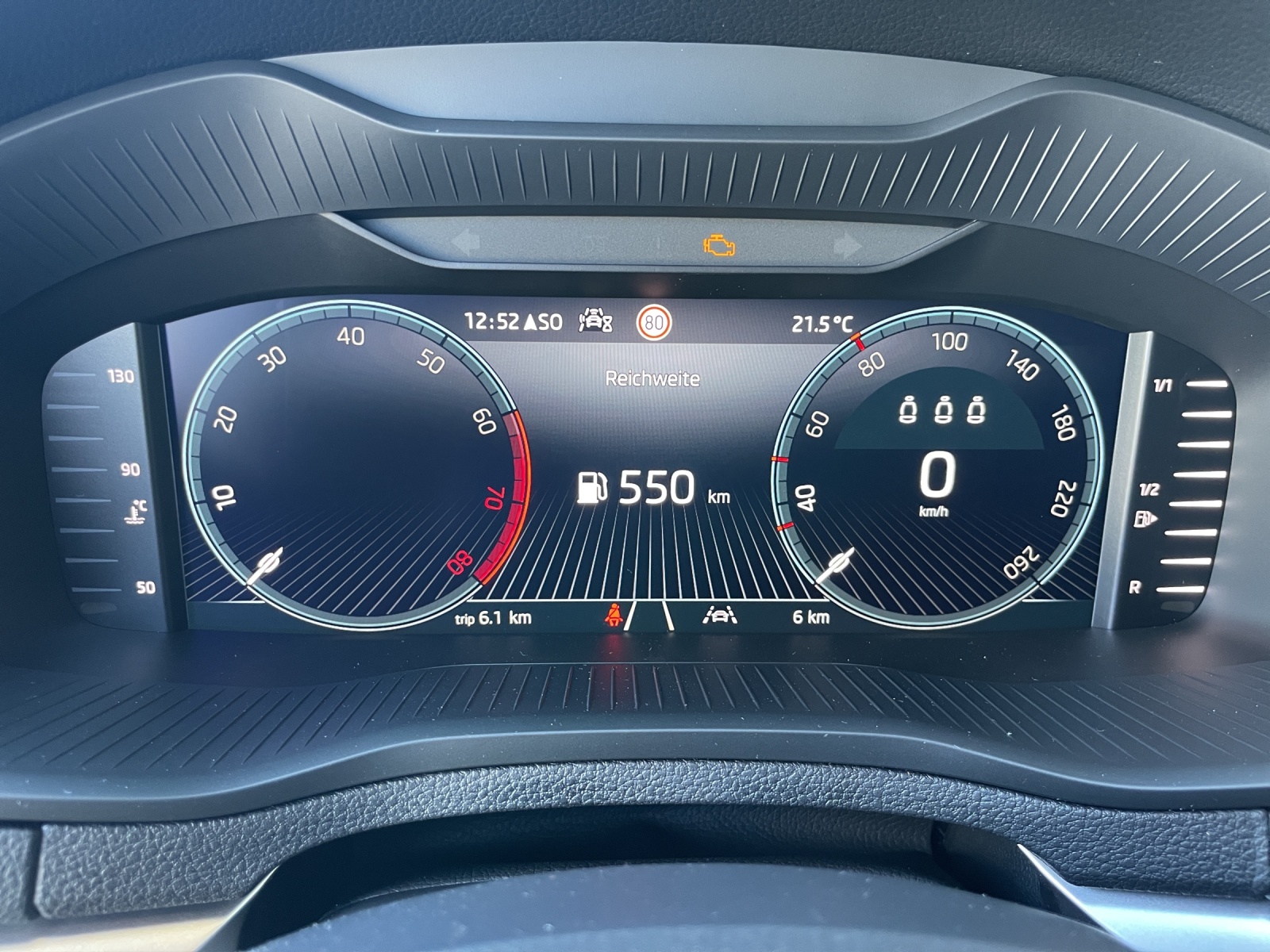 SKODA Karoq 1.5 TSI Selection-image-8