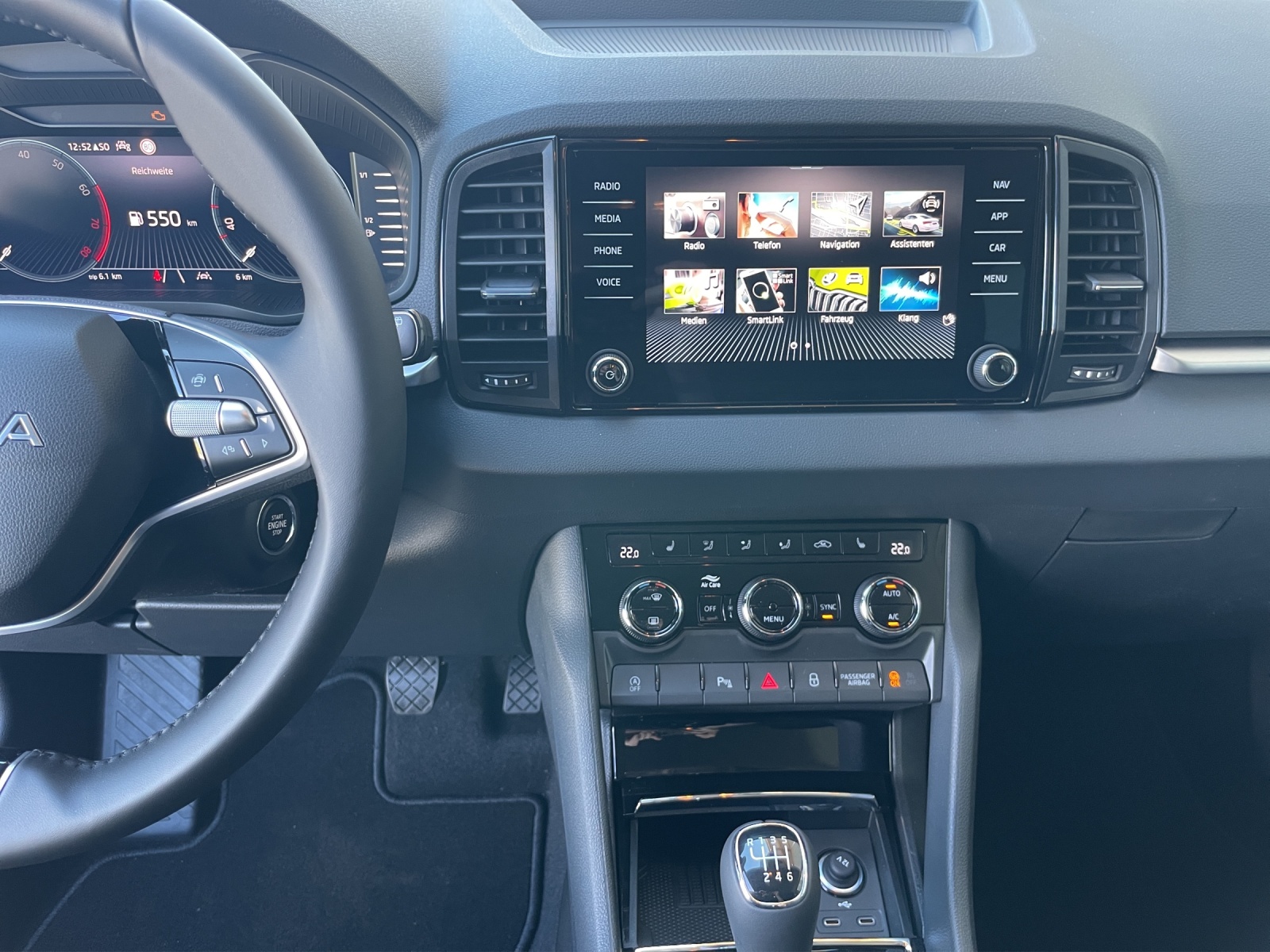 SKODA Karoq 1.5 TSI Selection-image-10