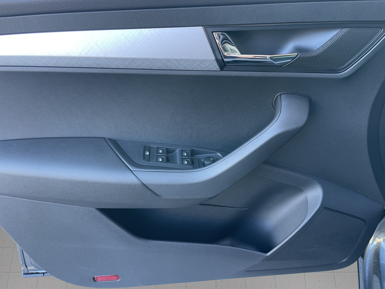 SKODA Karoq 1.5 TSI Selection-image-5