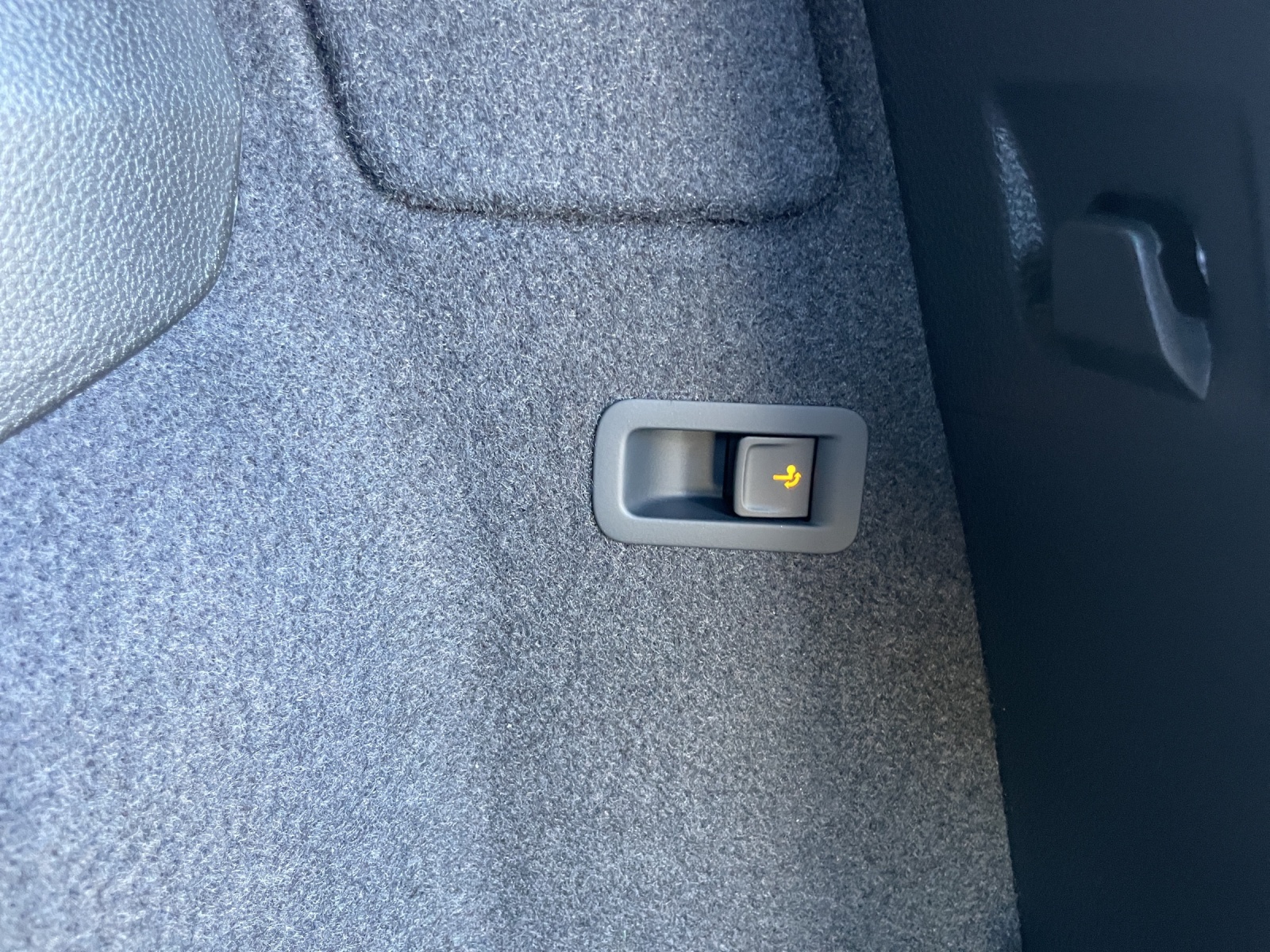 SKODA Karoq 1.5 TSI Selection-image-15