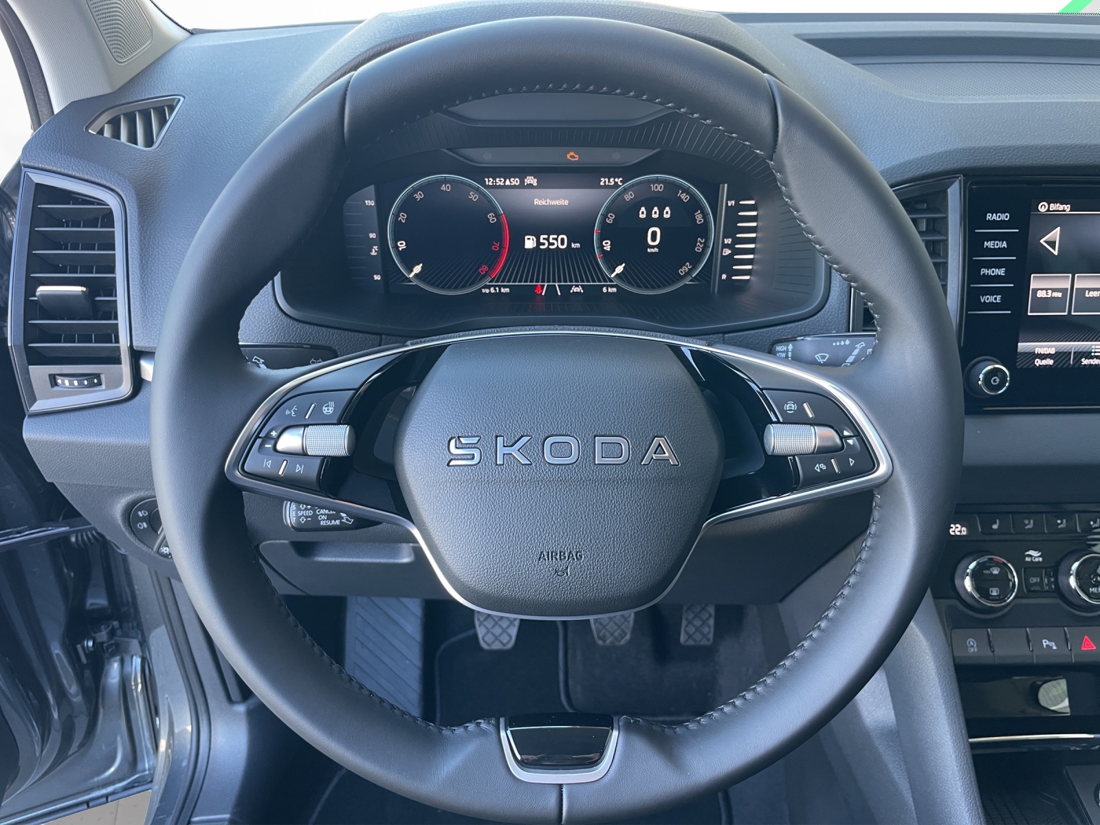 SKODA Karoq 1.5 TSI Selection-image-7