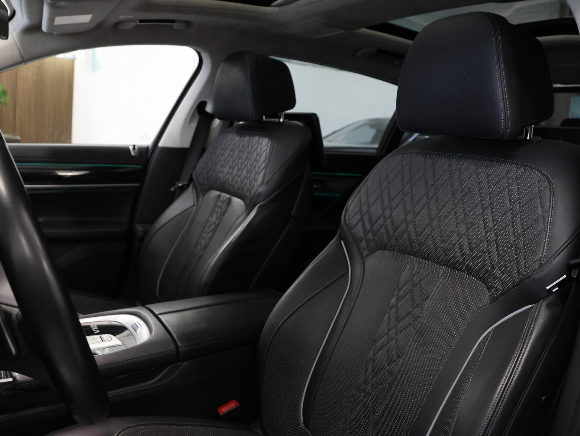 BMW M760Li xDrive Steptronic *M-Performance* *Massagesitze* *Gestiksteuerung Pro*-image-20