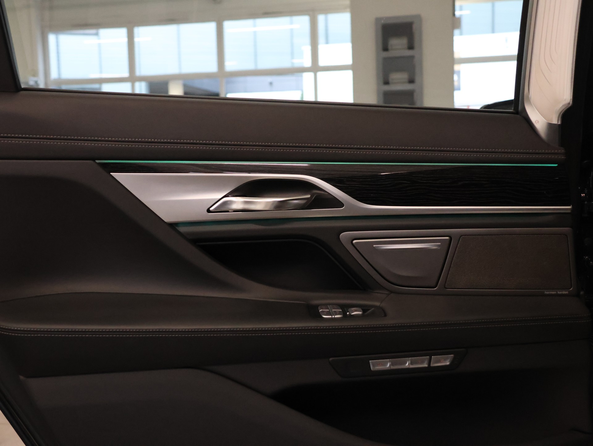 BMW M760Li xDrive Steptronic *M-Performance* *Massagesitze* *Gestiksteuerung Pro*-image-41