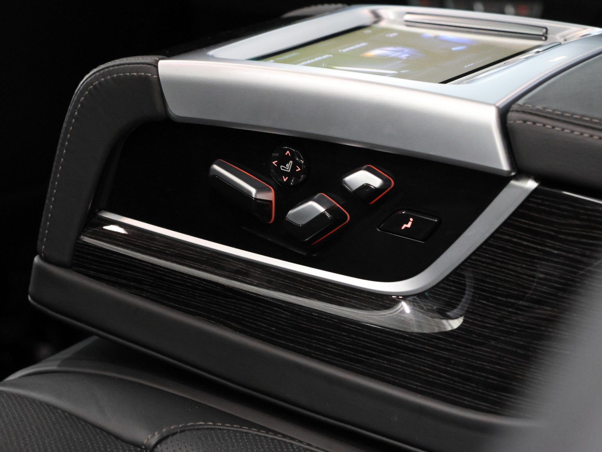 BMW M760Li xDrive Steptronic *M-Performance* *Massagesitze* *Gestiksteuerung Pro*-image-39