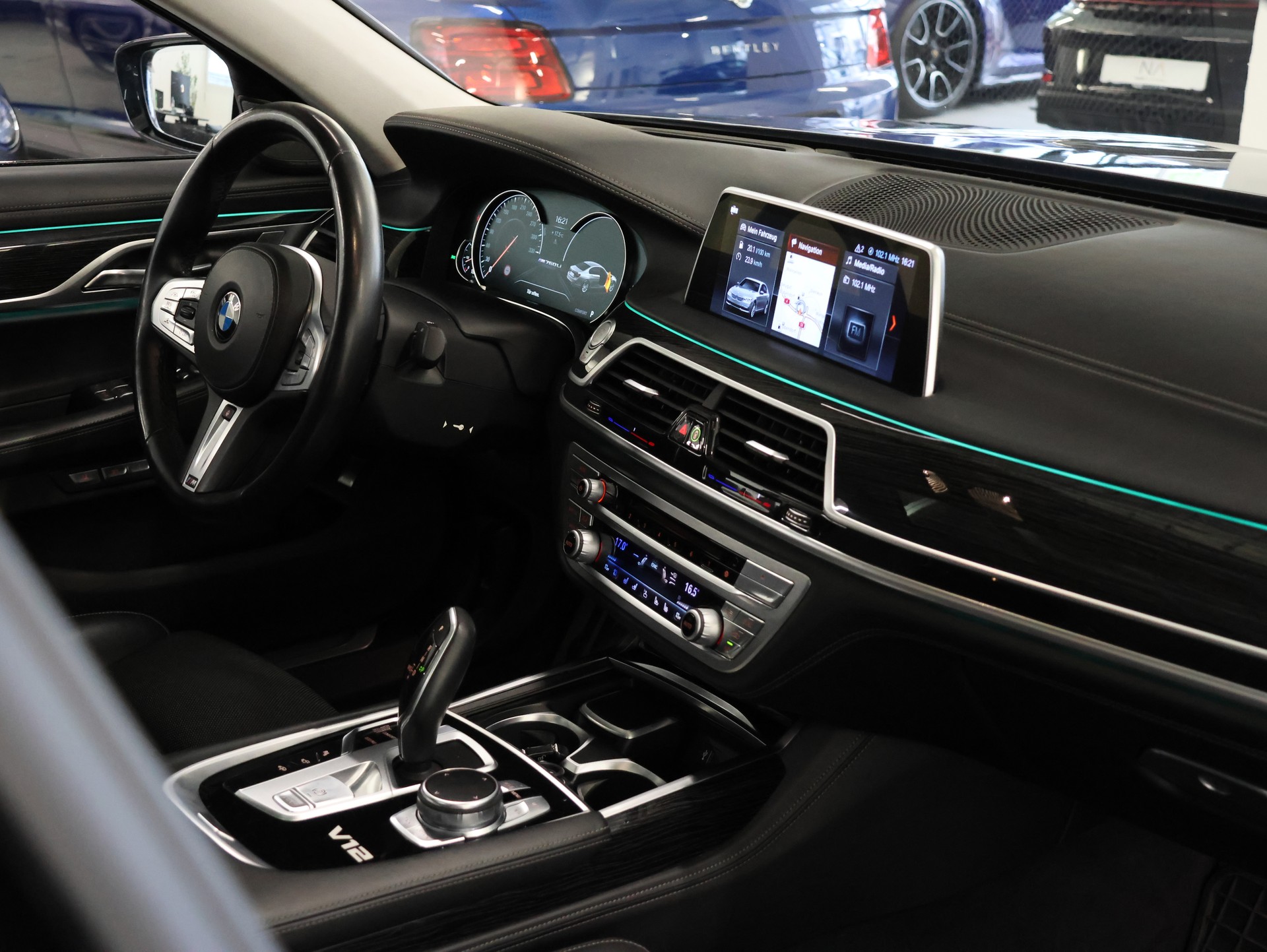 BMW M760Li xDrive Steptronic *M-Performance* *Massagesitze* *Gestiksteuerung Pro*-image-22