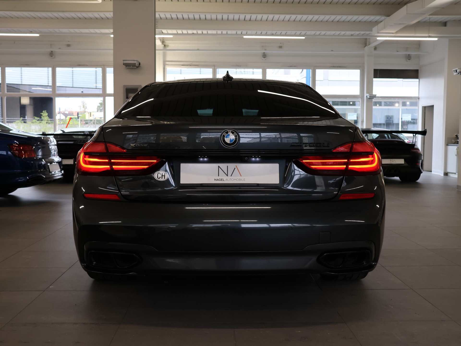 BMW M760Li xDrive Steptronic *M-Performance* *Massagesitze* *Gestiksteuerung Pro*-image-4