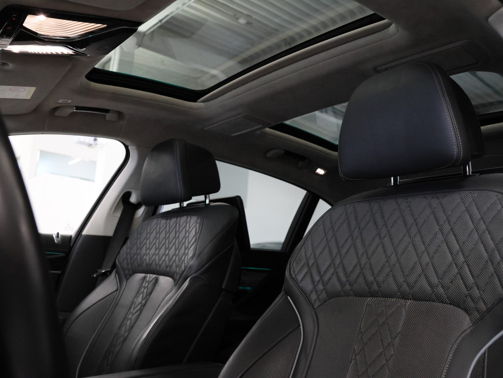 BMW M760Li xDrive Steptronic *M-Performance* *Massagesitze* *Gestiksteuerung Pro*-image-21