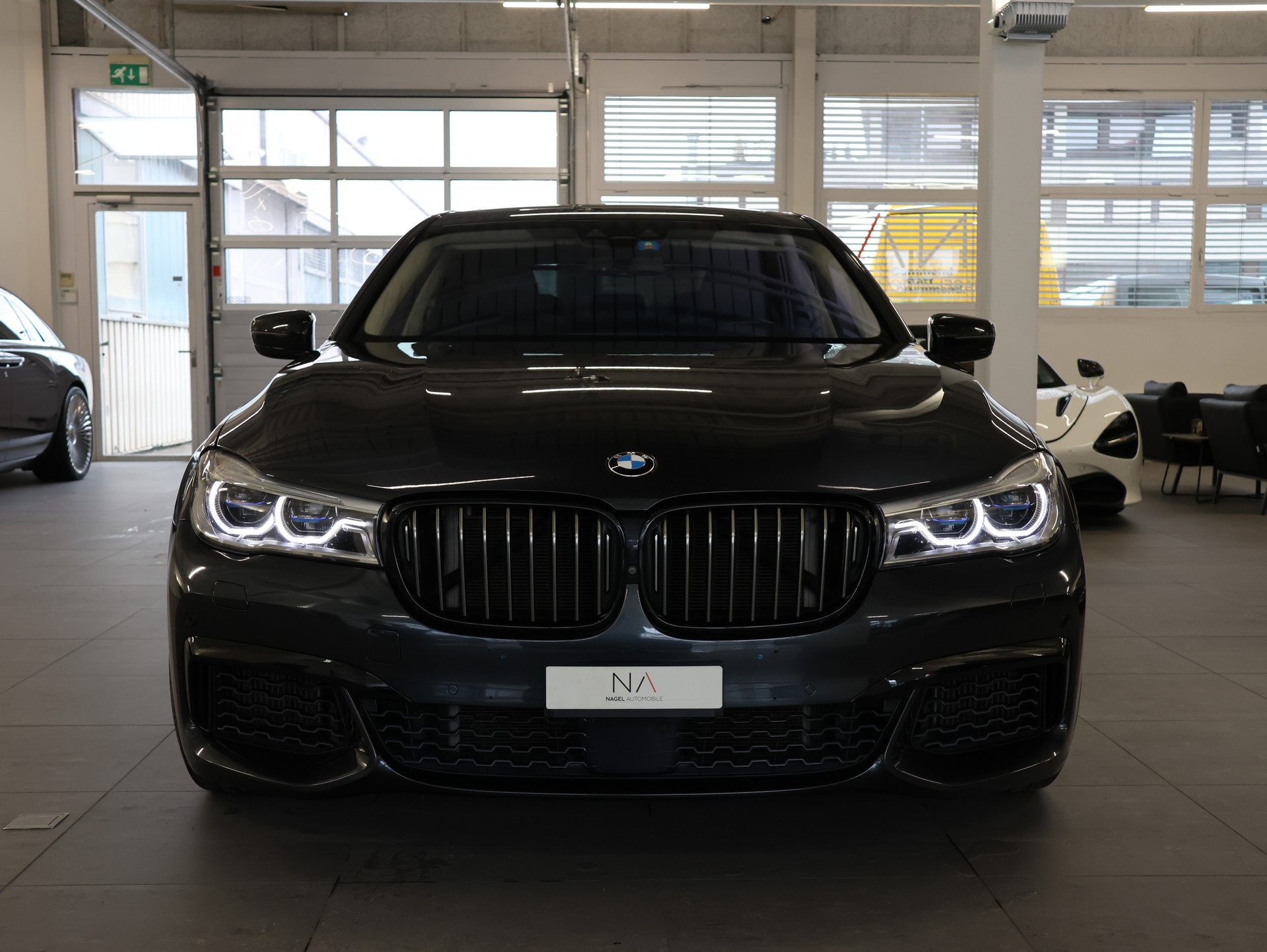 BMW M760Li xDrive Steptronic *M-Performance* *Massagesitze* *Gestiksteuerung Pro*-image-2