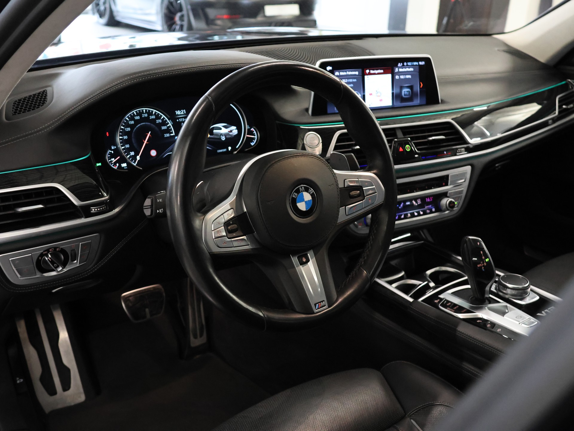 BMW M760Li xDrive Steptronic *M-Performance* *Massagesitze* *Gestiksteuerung Pro*-image-23