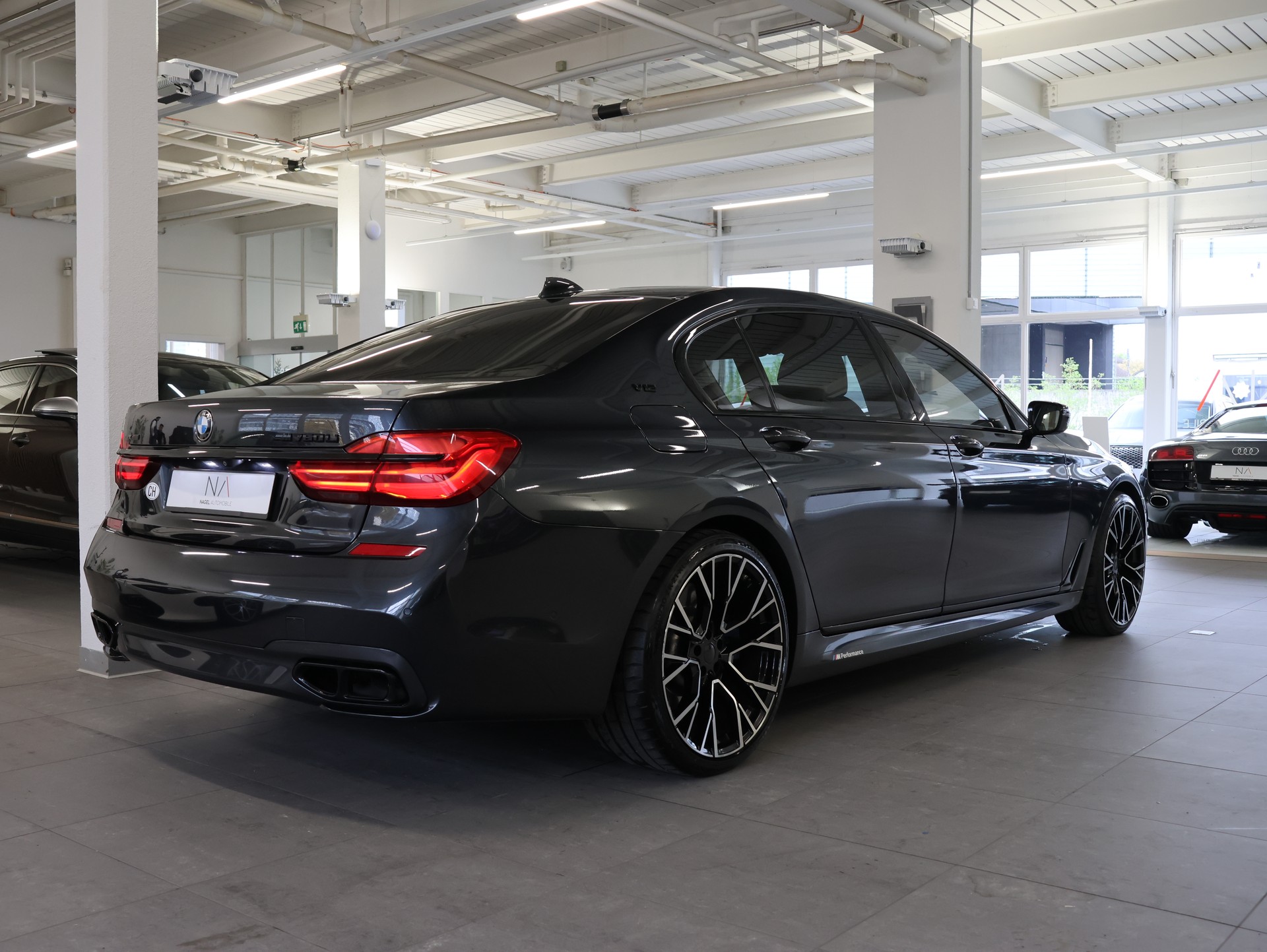 BMW M760Li xDrive Steptronic *M-Performance* *Massagesitze* *Gestiksteuerung Pro*-image-5