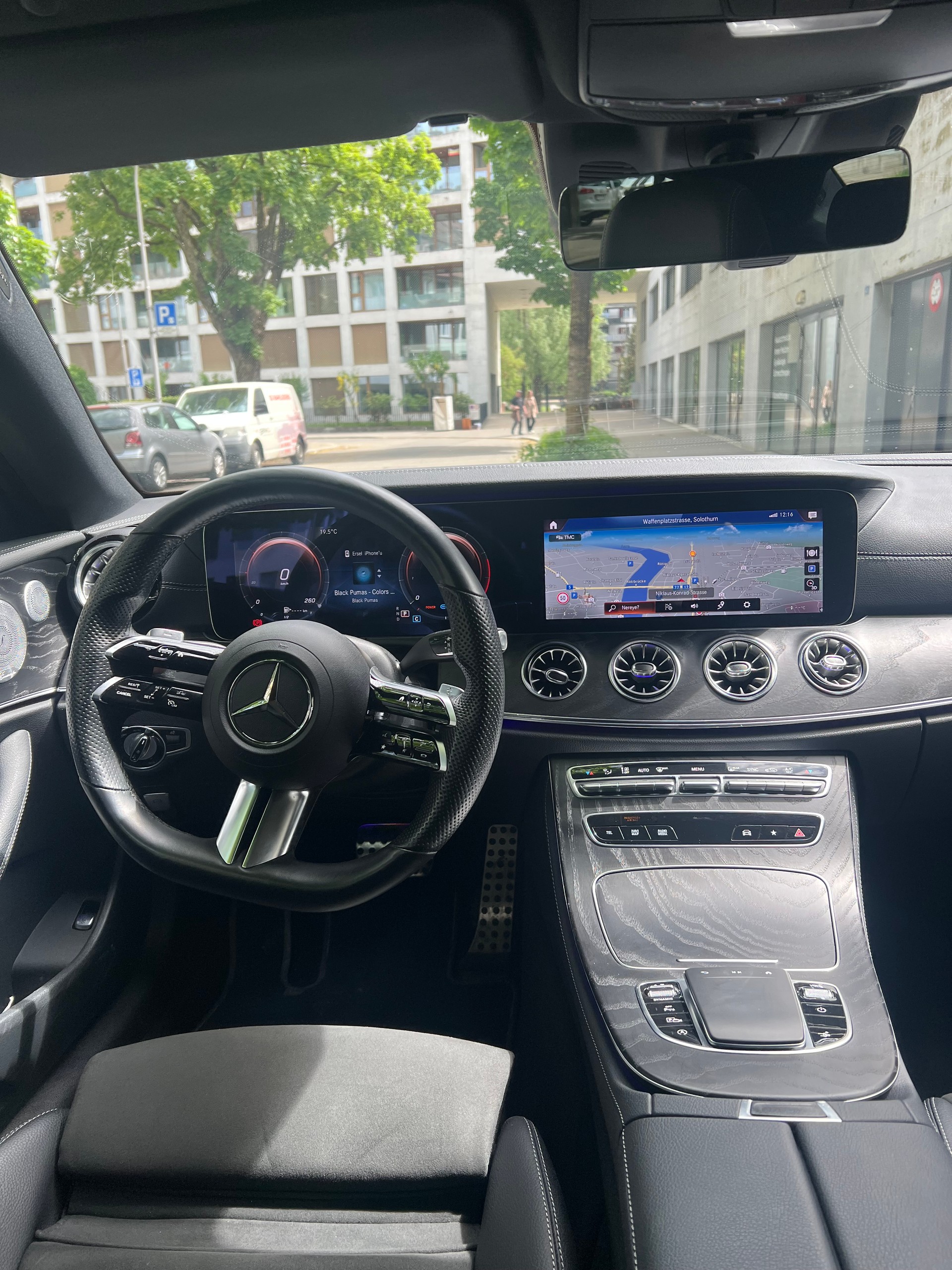 MERCEDES-BENZ E 200 Coupé 4Matic AMG Line 9G-Tronic-image-11