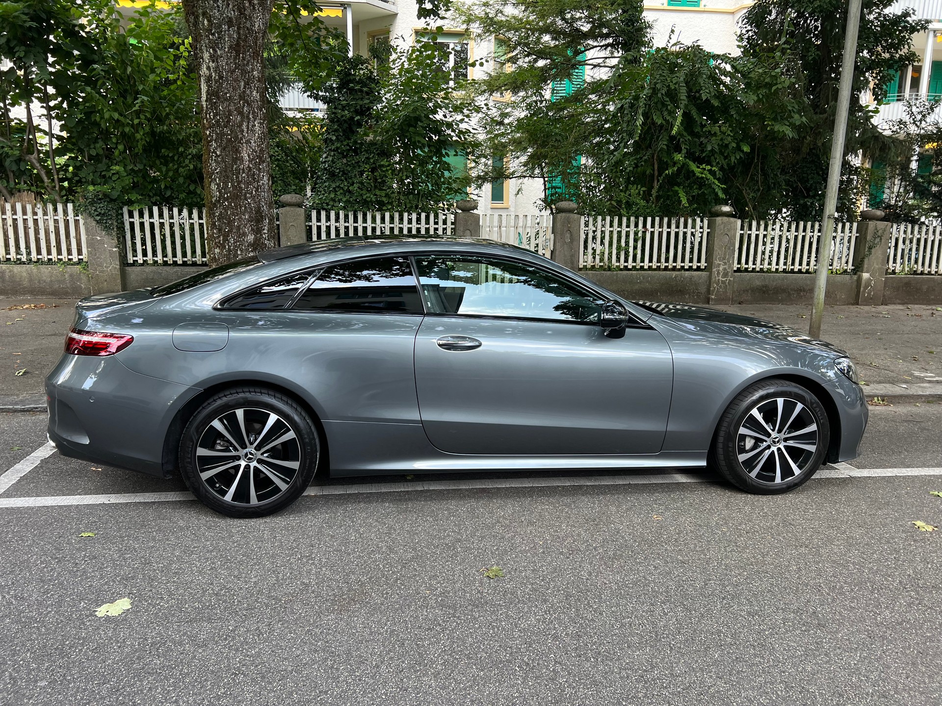 MERCEDES-BENZ E 200 Coupé 4Matic AMG Line 9G-Tronic-image-1