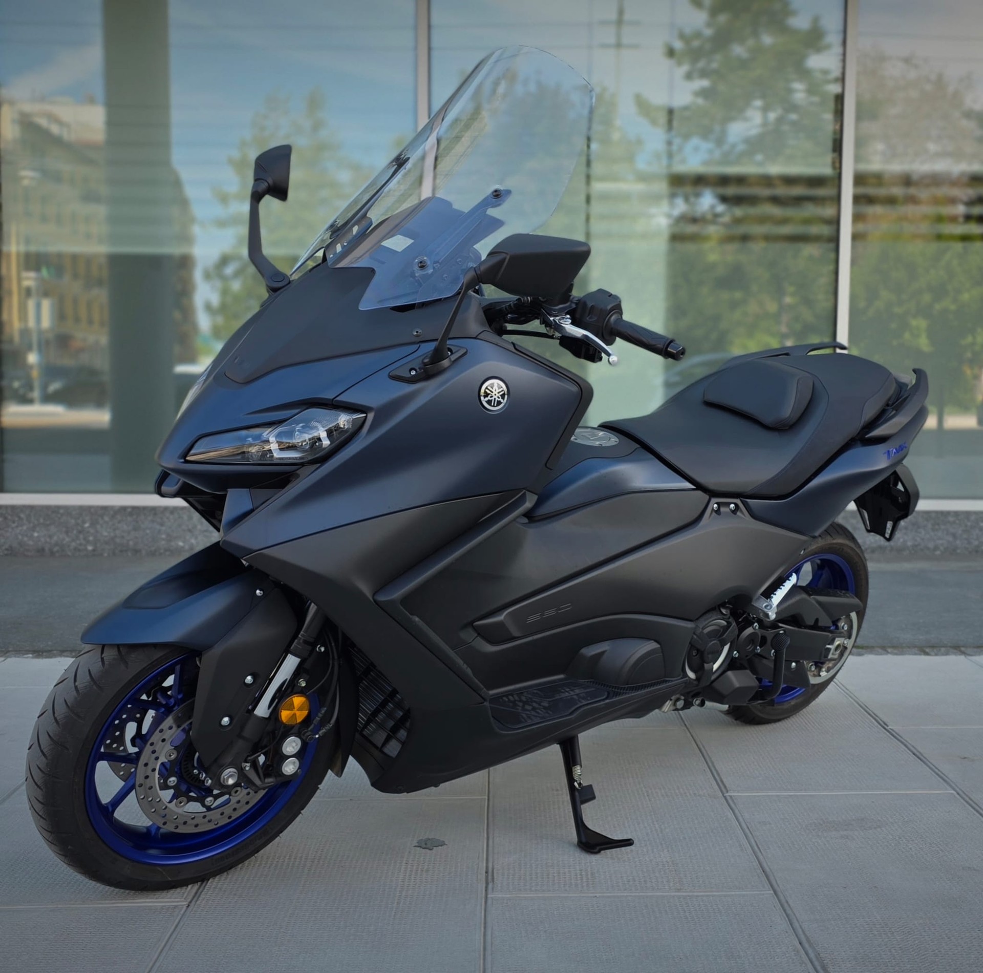 YAMAHA T-MAX XP 560-showroom-element-3