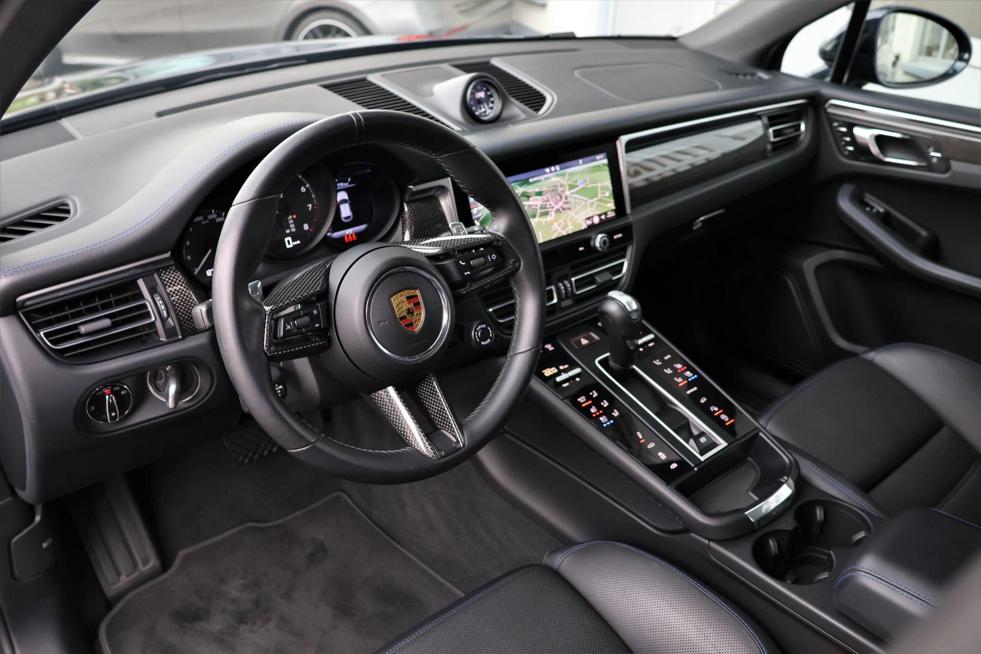 PORSCHE Macan GTS PDK (CH) "Approved bis 11/2026"-image-9