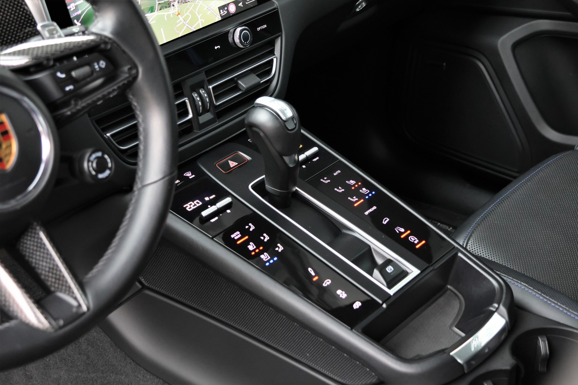PORSCHE Macan GTS PDK (CH) "Approved bis 11/2026"-image-10