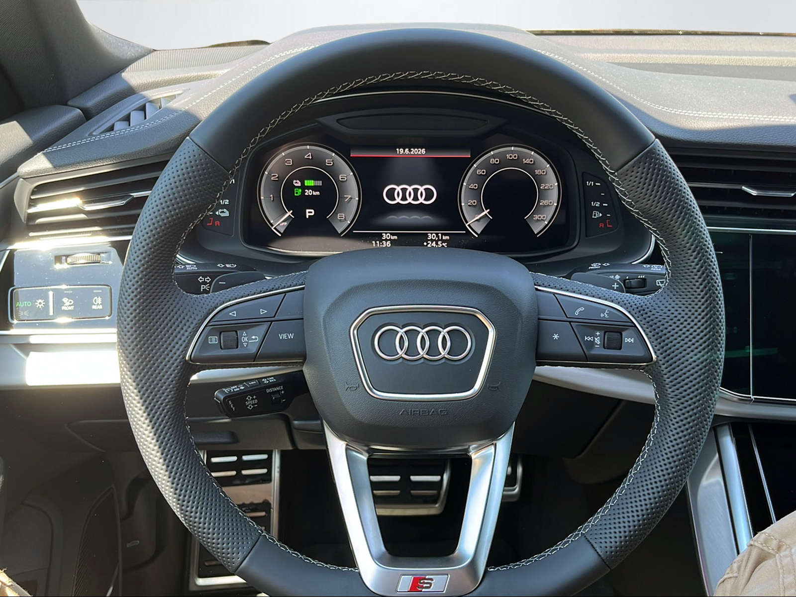 AUDI Q8 SUV 290 kW TFSI/elektrisch-image-11