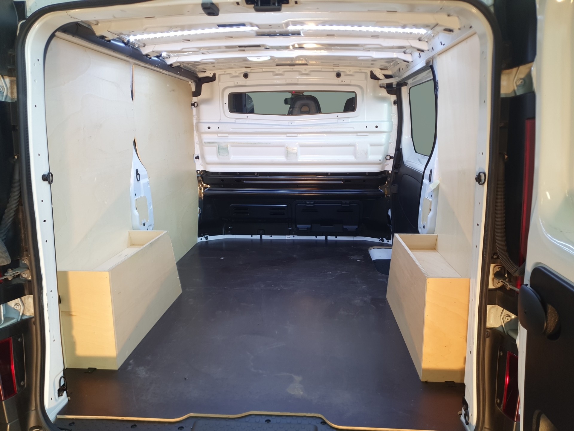 RENAULT Trafic 2.0 ENERGY dCi145 3.0t L1H1 AUTOMAT-image-15