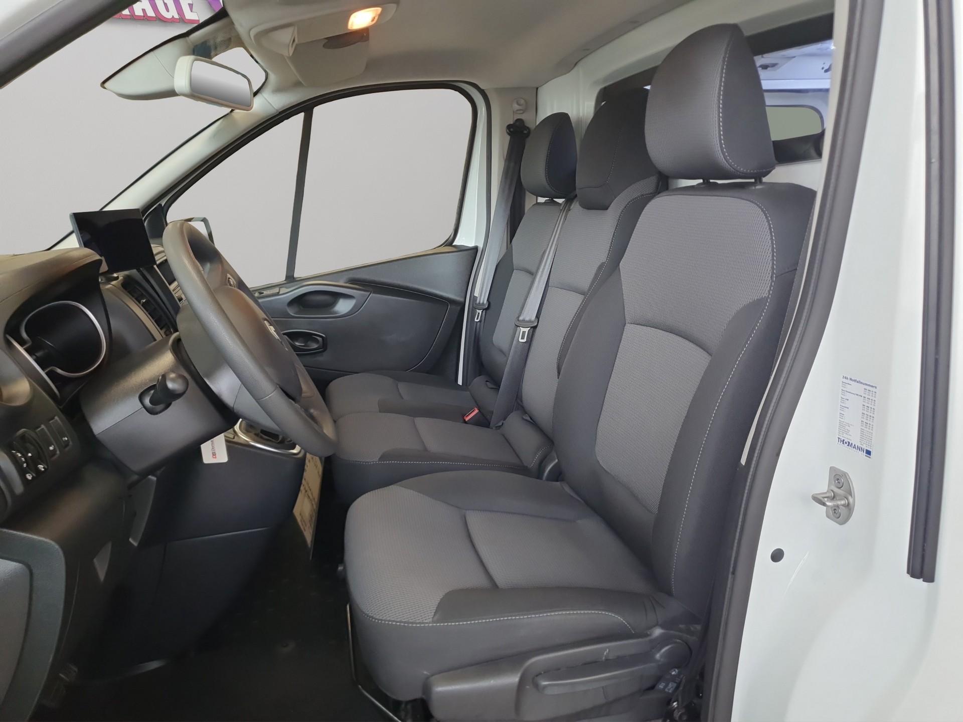 RENAULT Trafic 2.0 ENERGY dCi145 3.0t L1H1 AUTOMAT-image-10