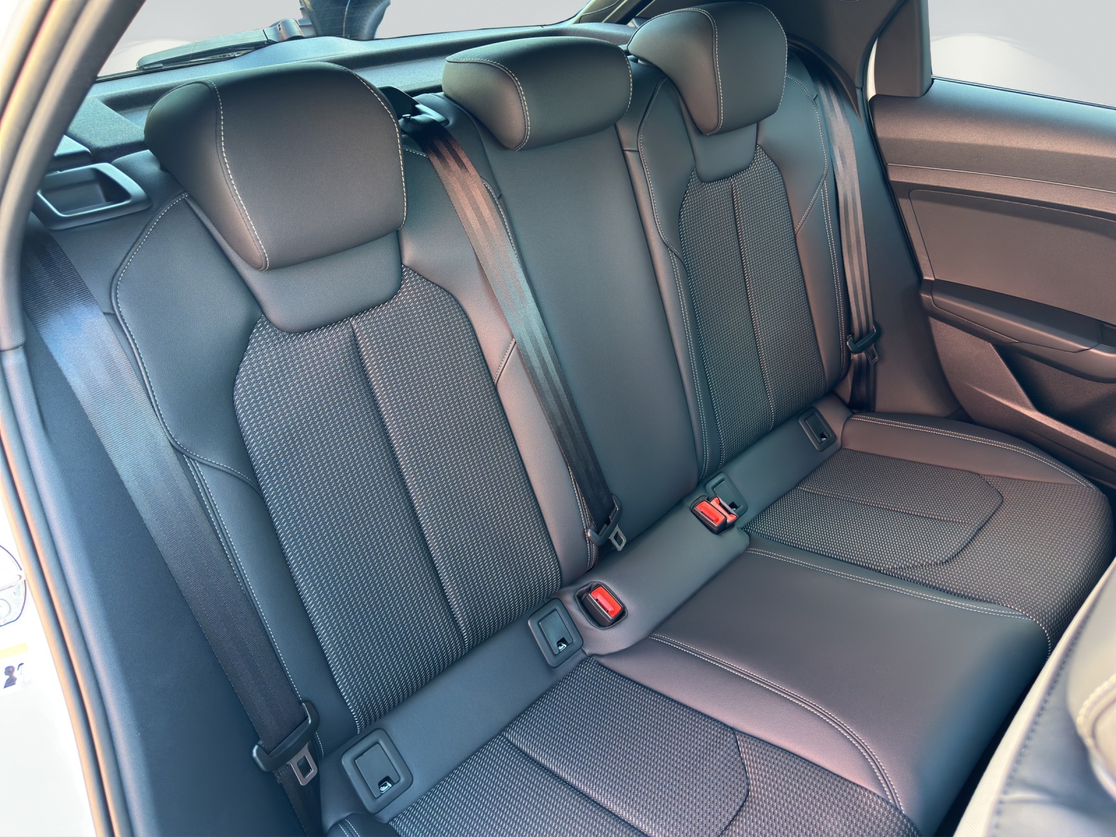 AUDI A1 Sportback 35 TFSI S Line S-tronic-image-8