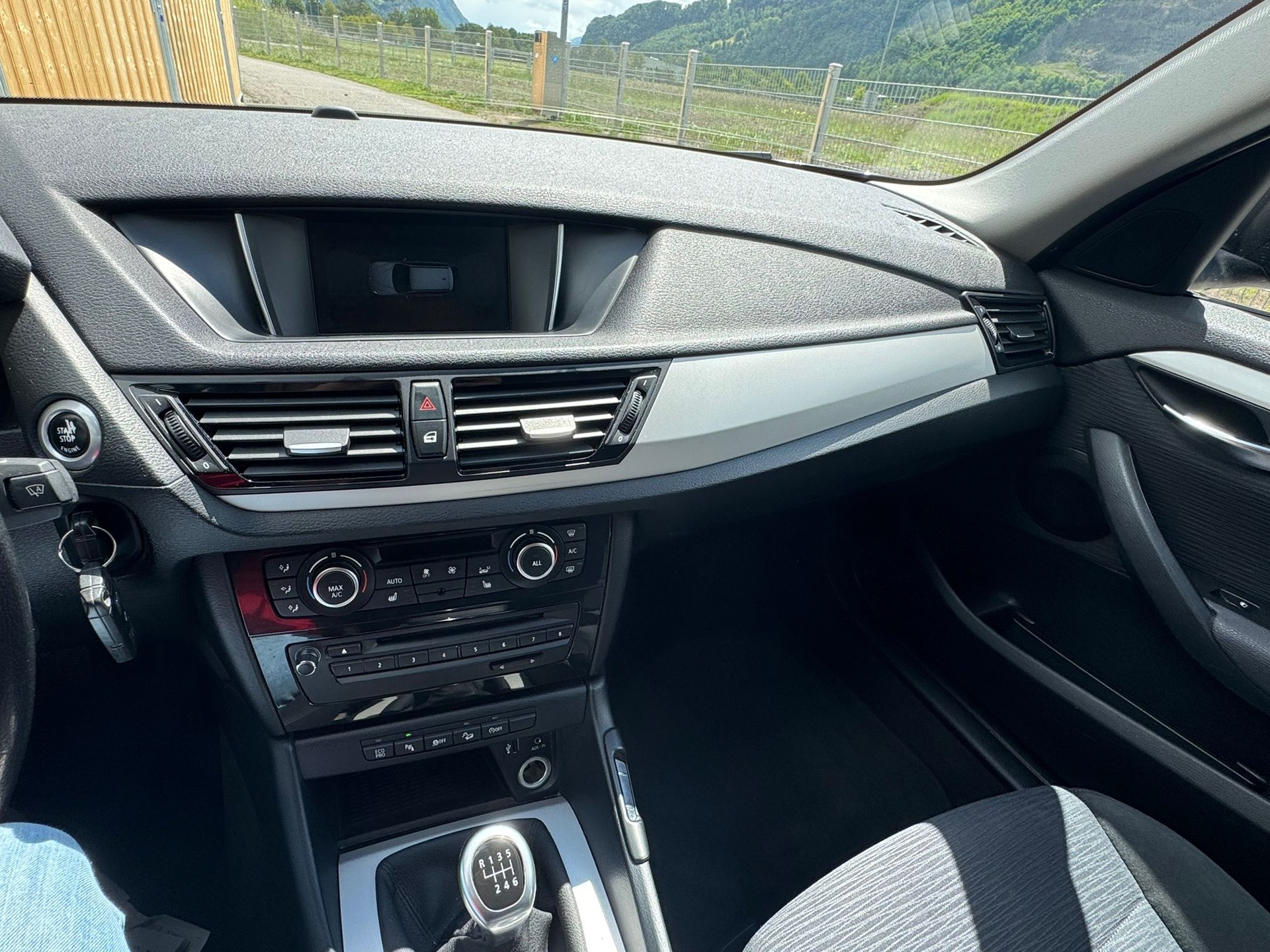 BMW X1 xDrive 18d-image-19