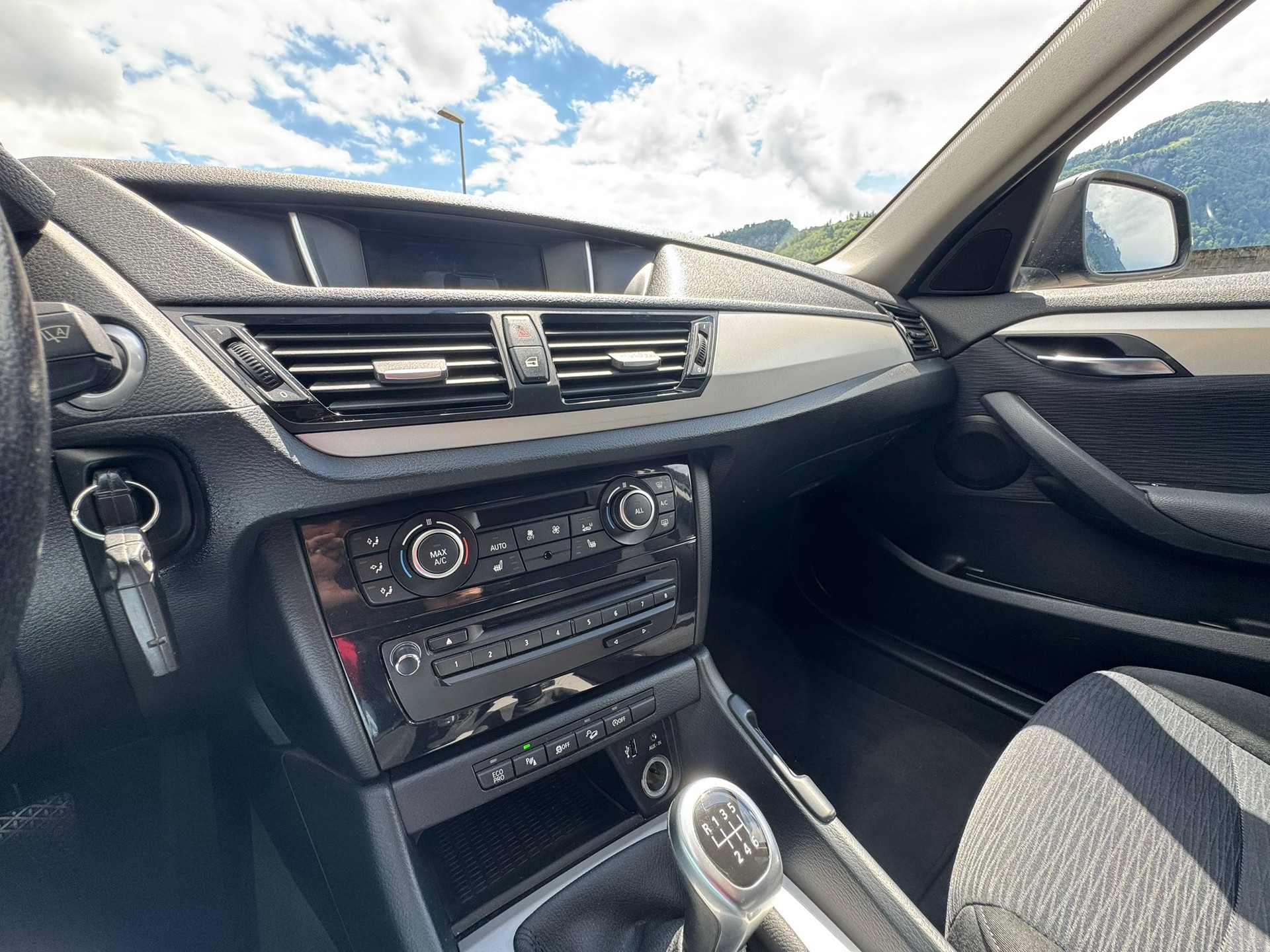 BMW X1 xDrive 18d-image-18
