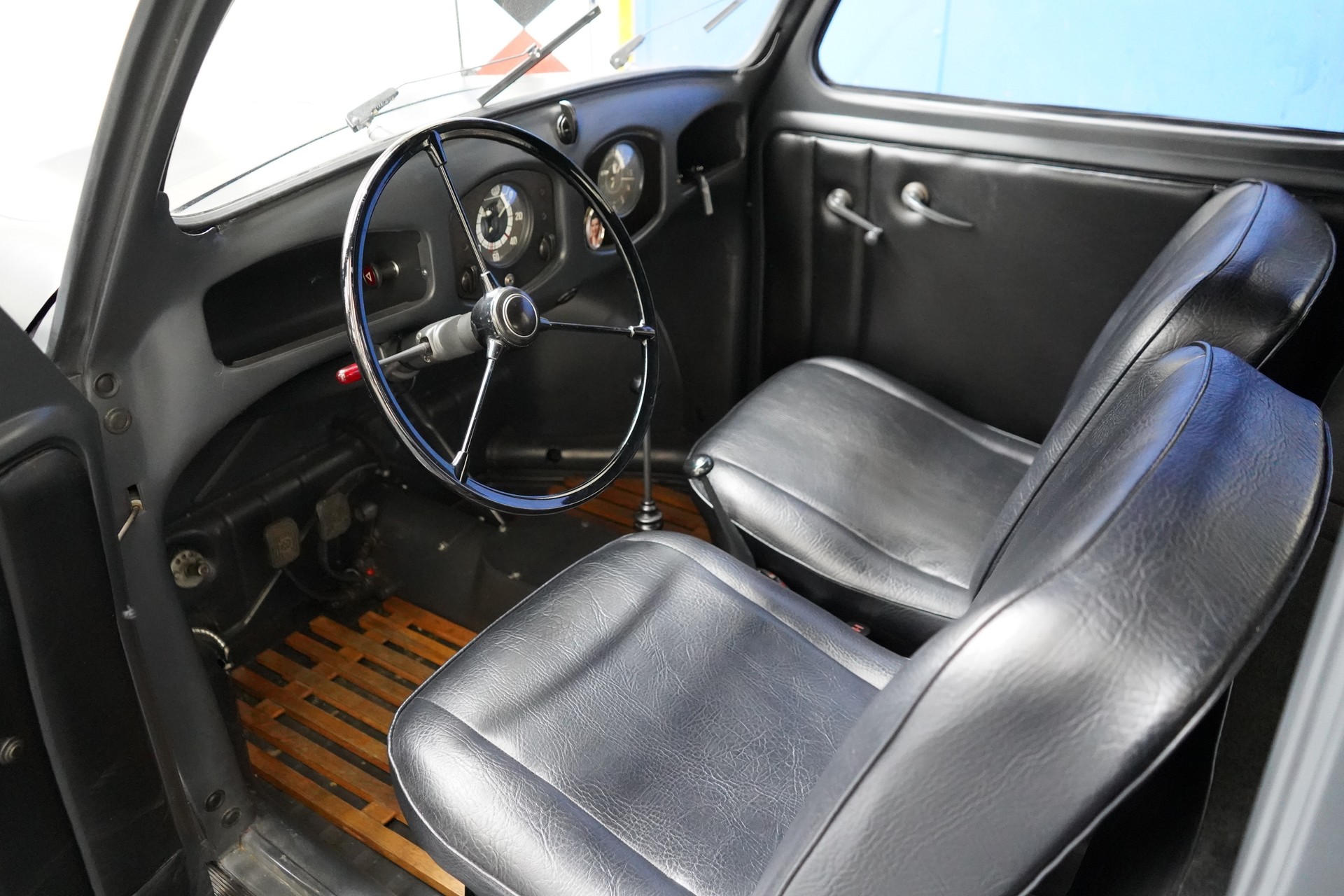 VW Käfer-showroom-element-1