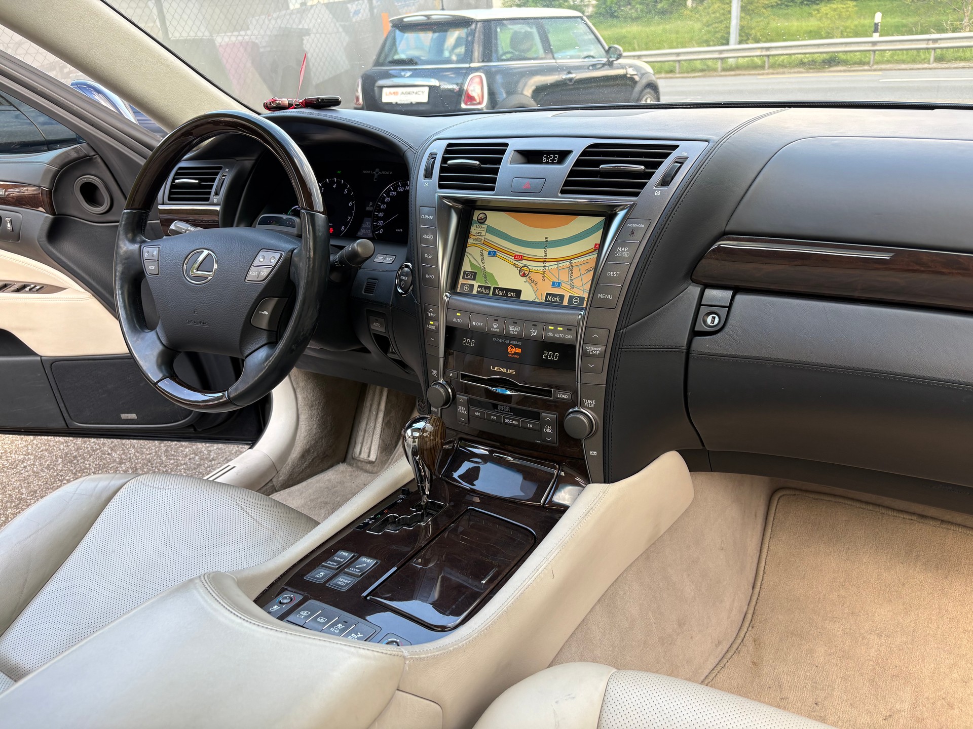 LEXUS LS 600h 5.0 V8 AWD Automatic-image-8