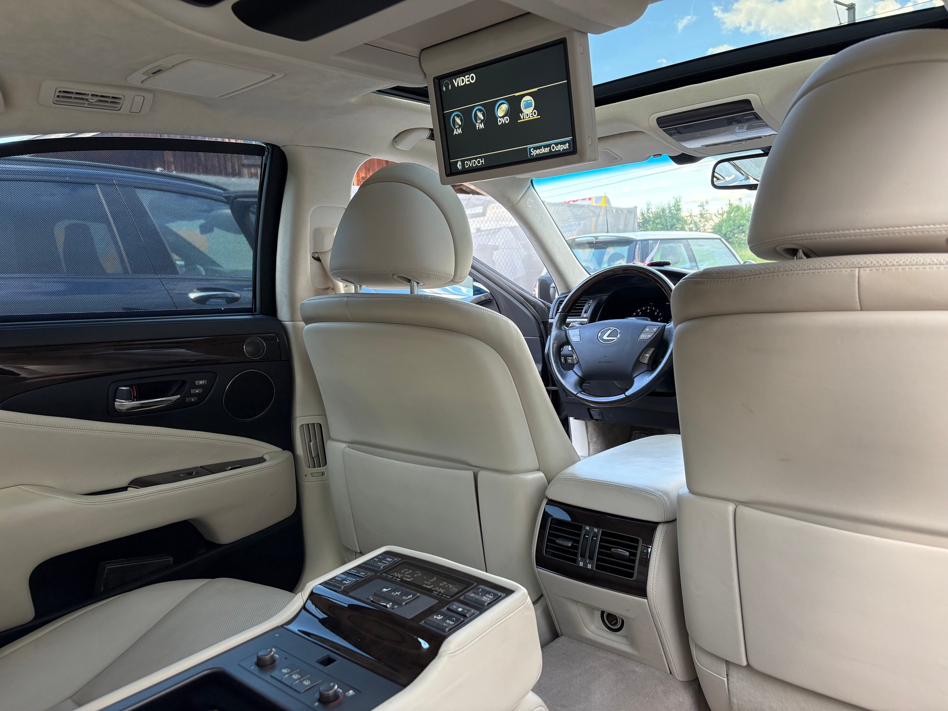 LEXUS LS 600h 5.0 V8 AWD Automatic-image-15