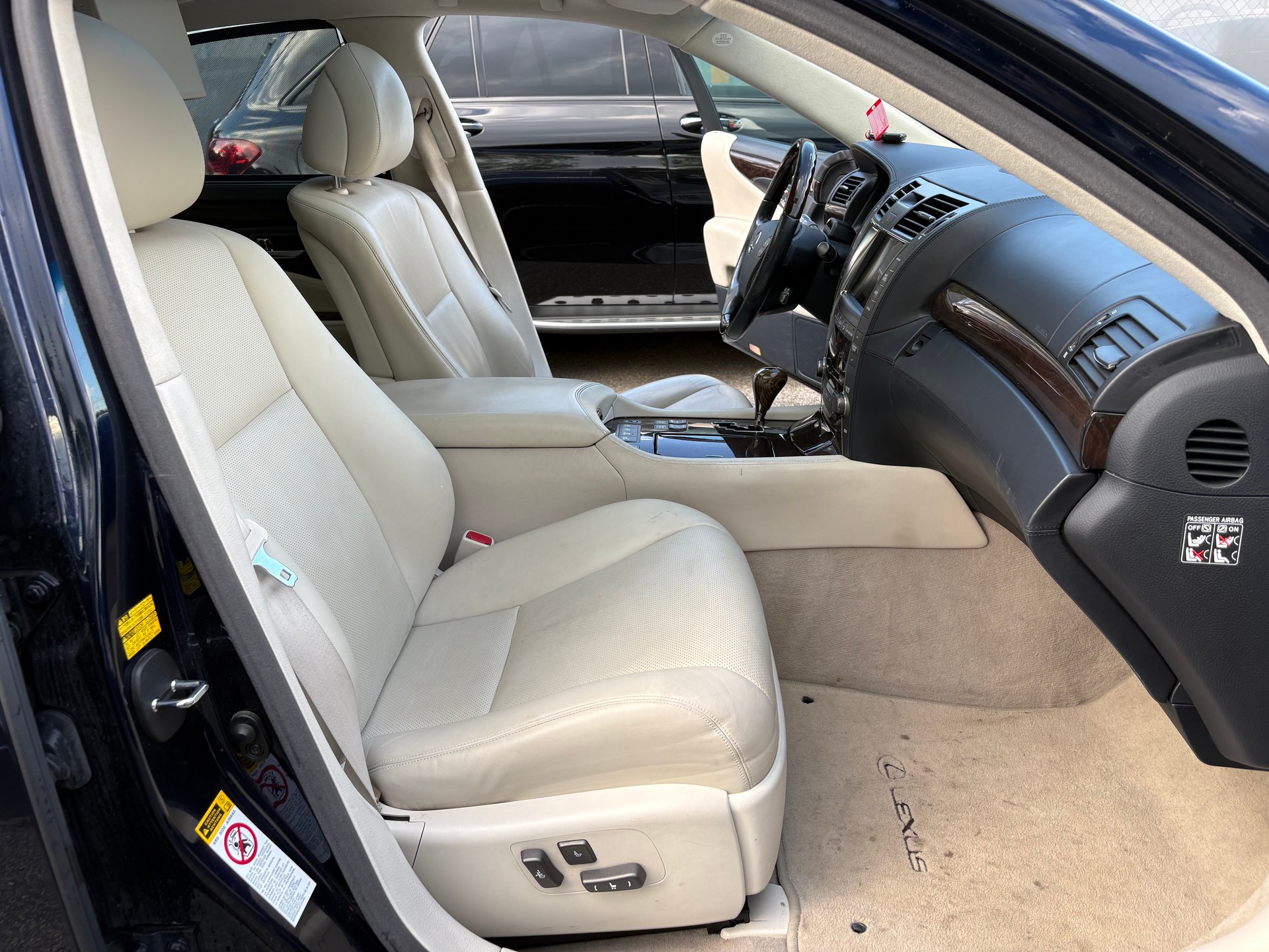 LEXUS LS 600h 5.0 V8 AWD Automatic-image-9