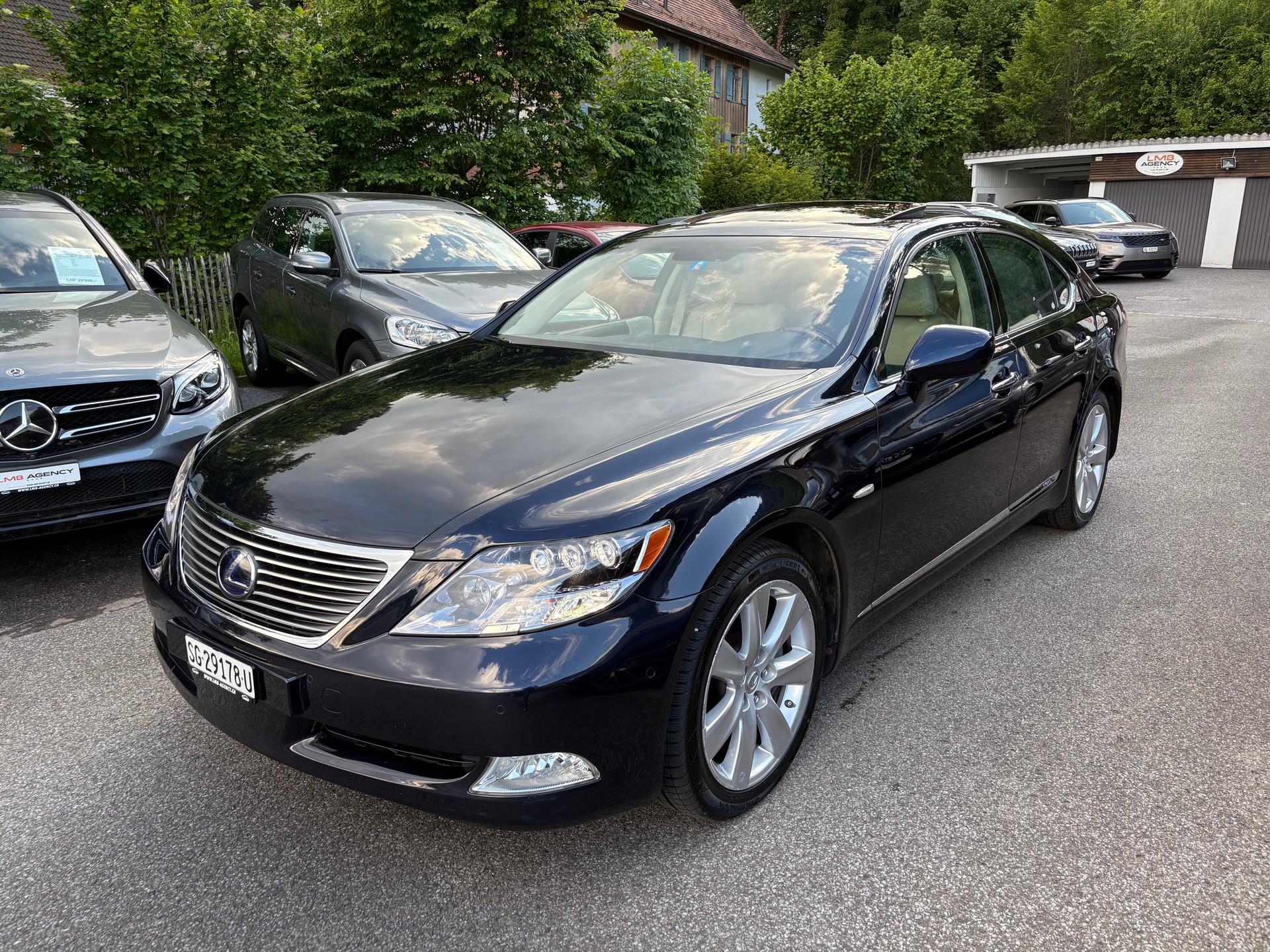 LEXUS LS 600h 5.0 V8 AWD Automatic-image-2