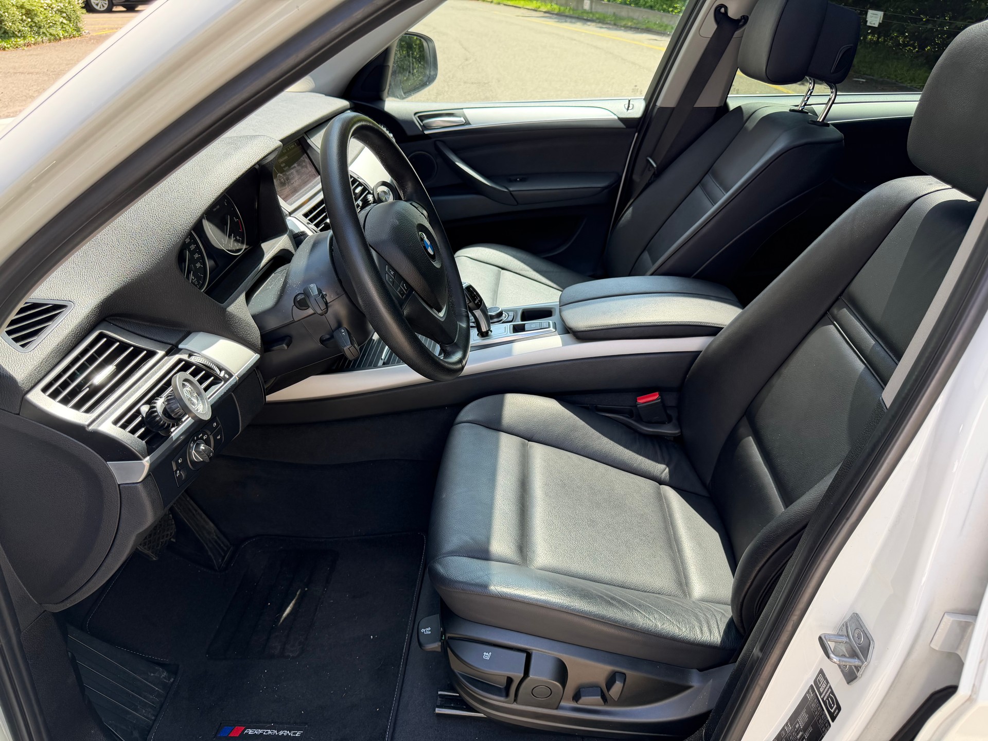 BMW BMW X5 xDrive40d Steptronic – tiefe KM – 8-fach bereift – Garantie - Sehr gepflegt-image-6