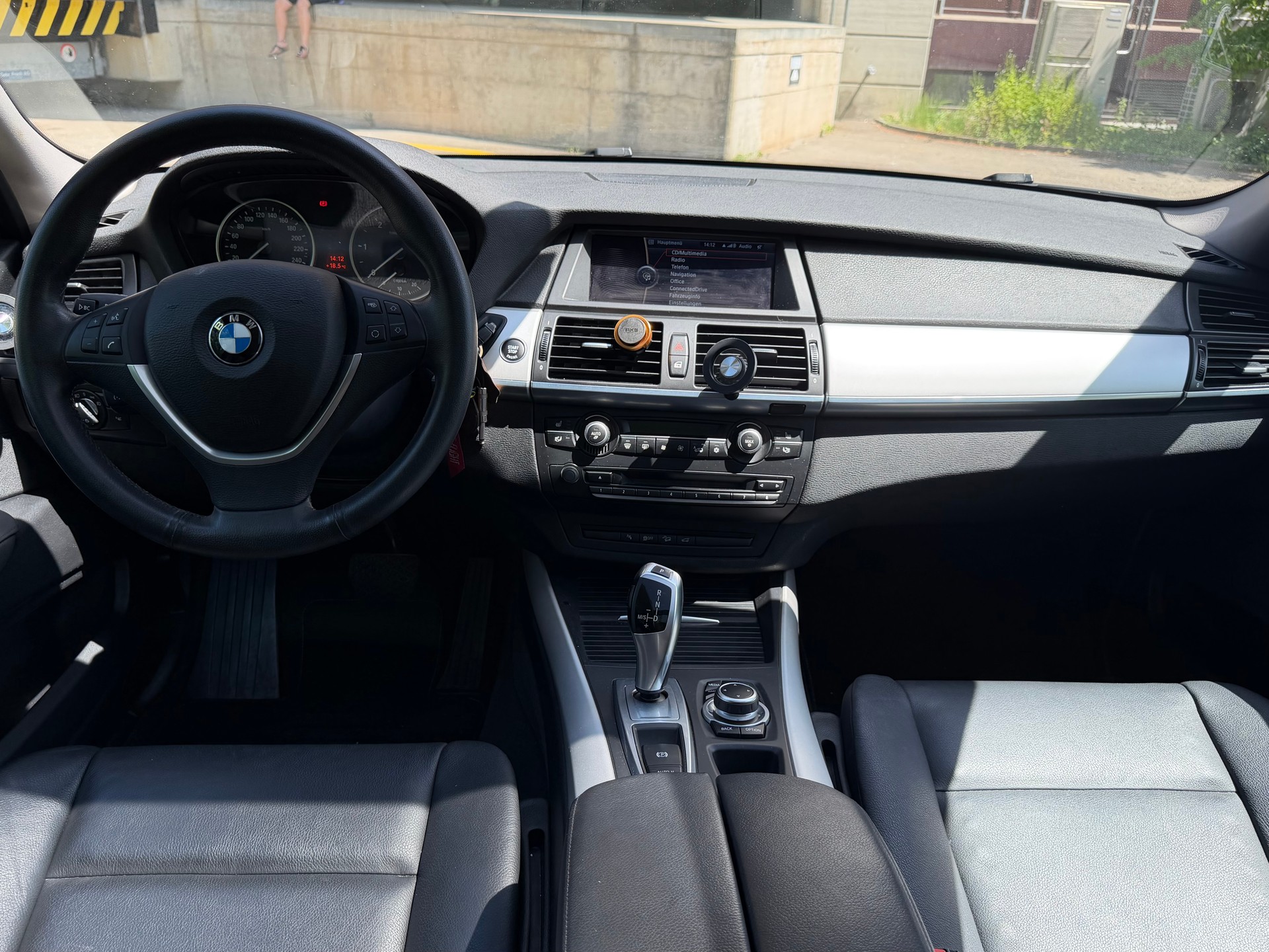 BMW BMW X5 xDrive40d Steptronic – tiefe KM – 8-fach bereift – Garantie - Sehr gepflegt-image-8