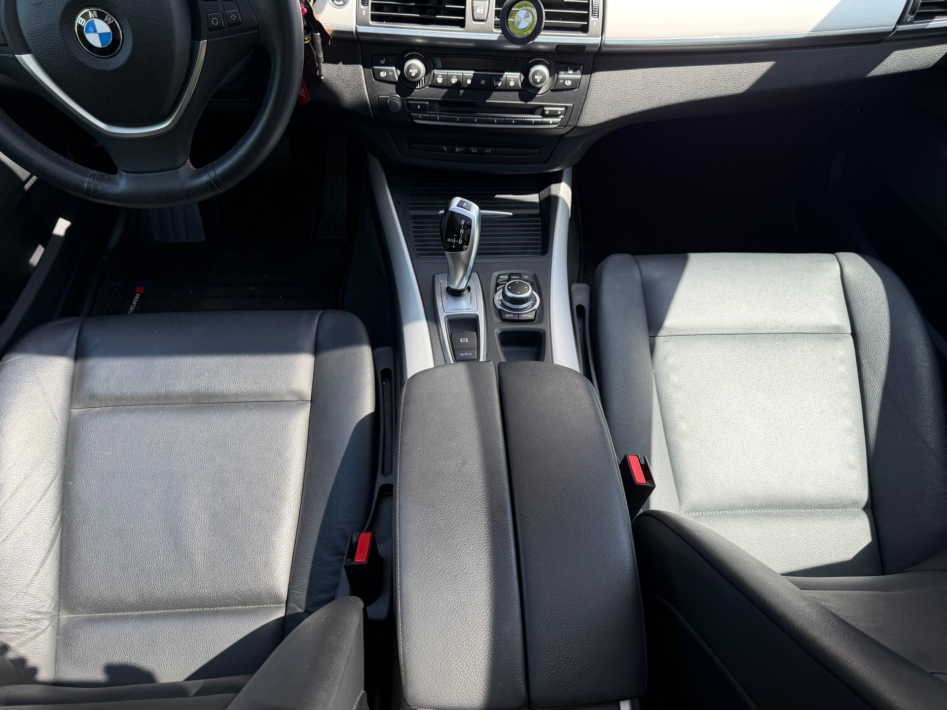 BMW BMW X5 xDrive40d Steptronic – tiefe KM – 8-fach bereift – Garantie - Sehr gepflegt-image-13