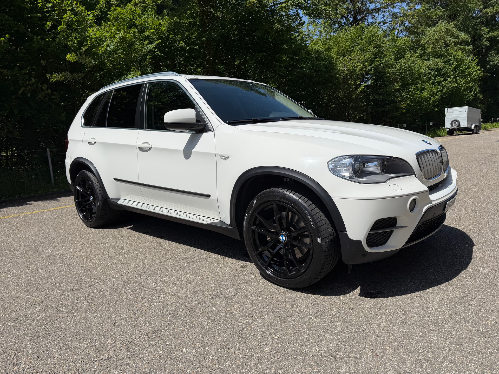 BMW BMW X5 xDrive40d Steptronic – tiefe KM – 8-fach bereift – Garantie - Sehr gepflegt-image-4