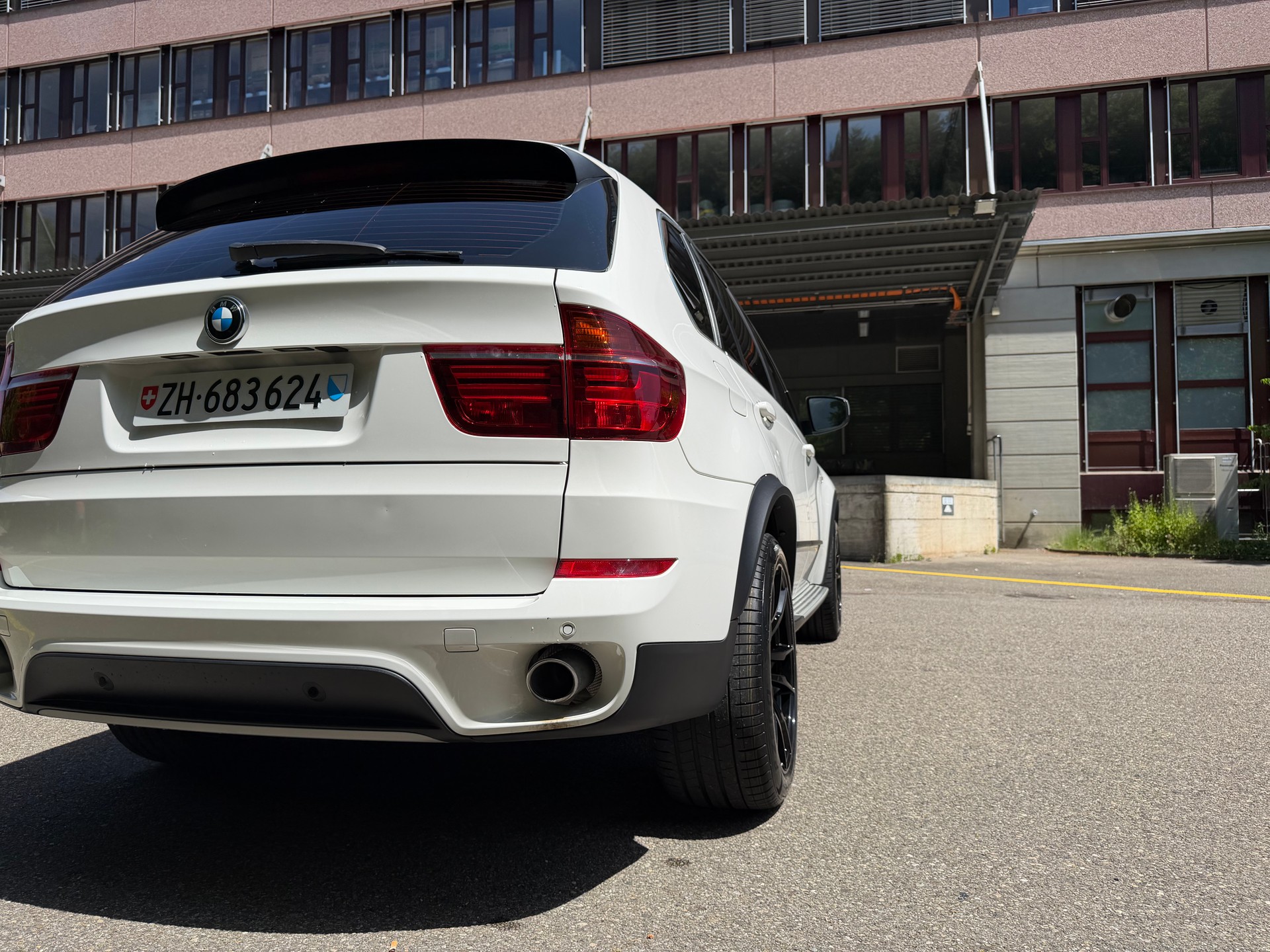 BMW BMW X5 xDrive40d Steptronic – tiefe KM – 8-fach bereift – Garantie - Sehr gepflegt-image-0