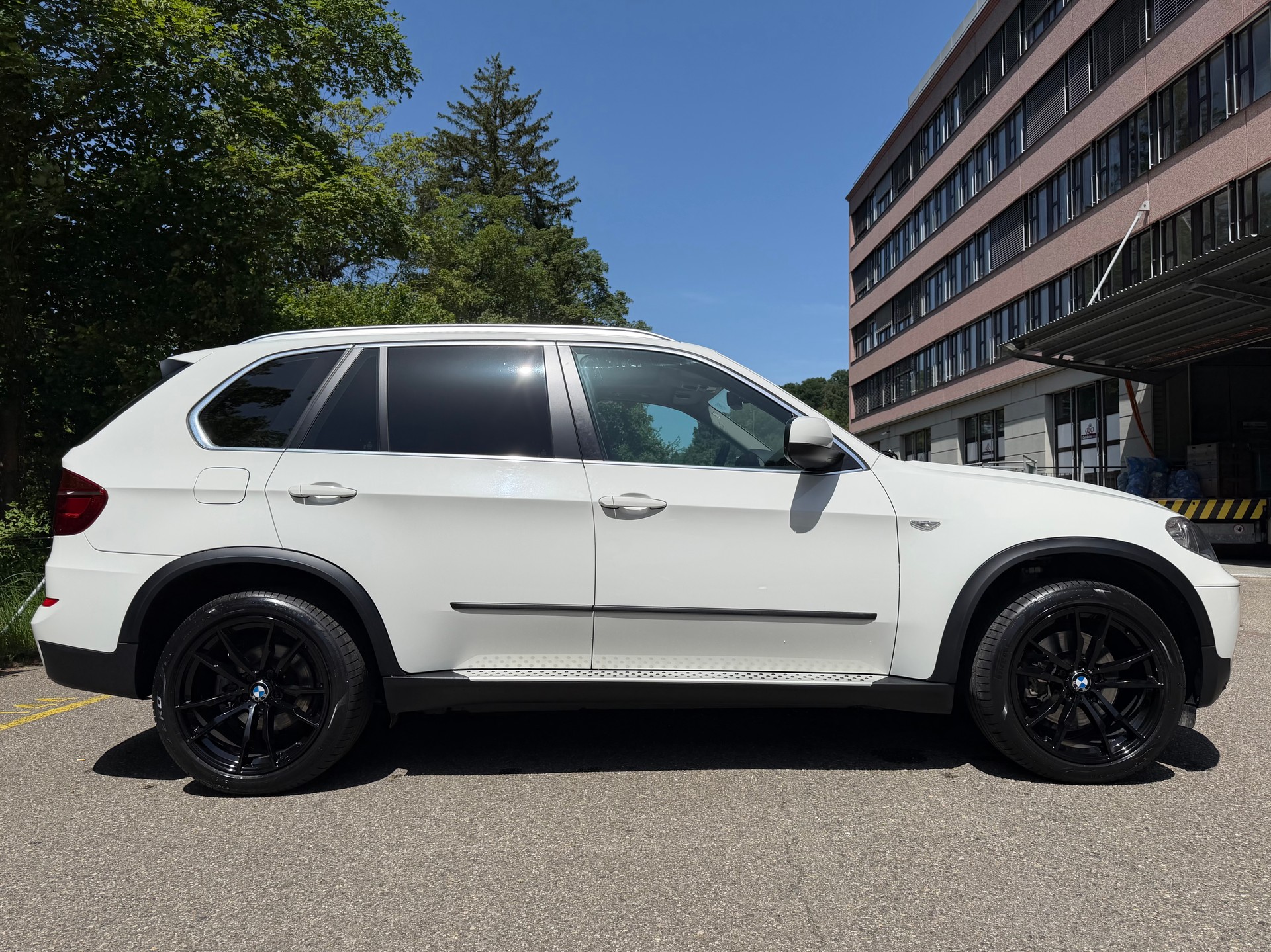 BMW BMW X5 xDrive40d Steptronic – tiefe KM – 8-fach bereift – Garantie - Sehr gepflegt-image-3
