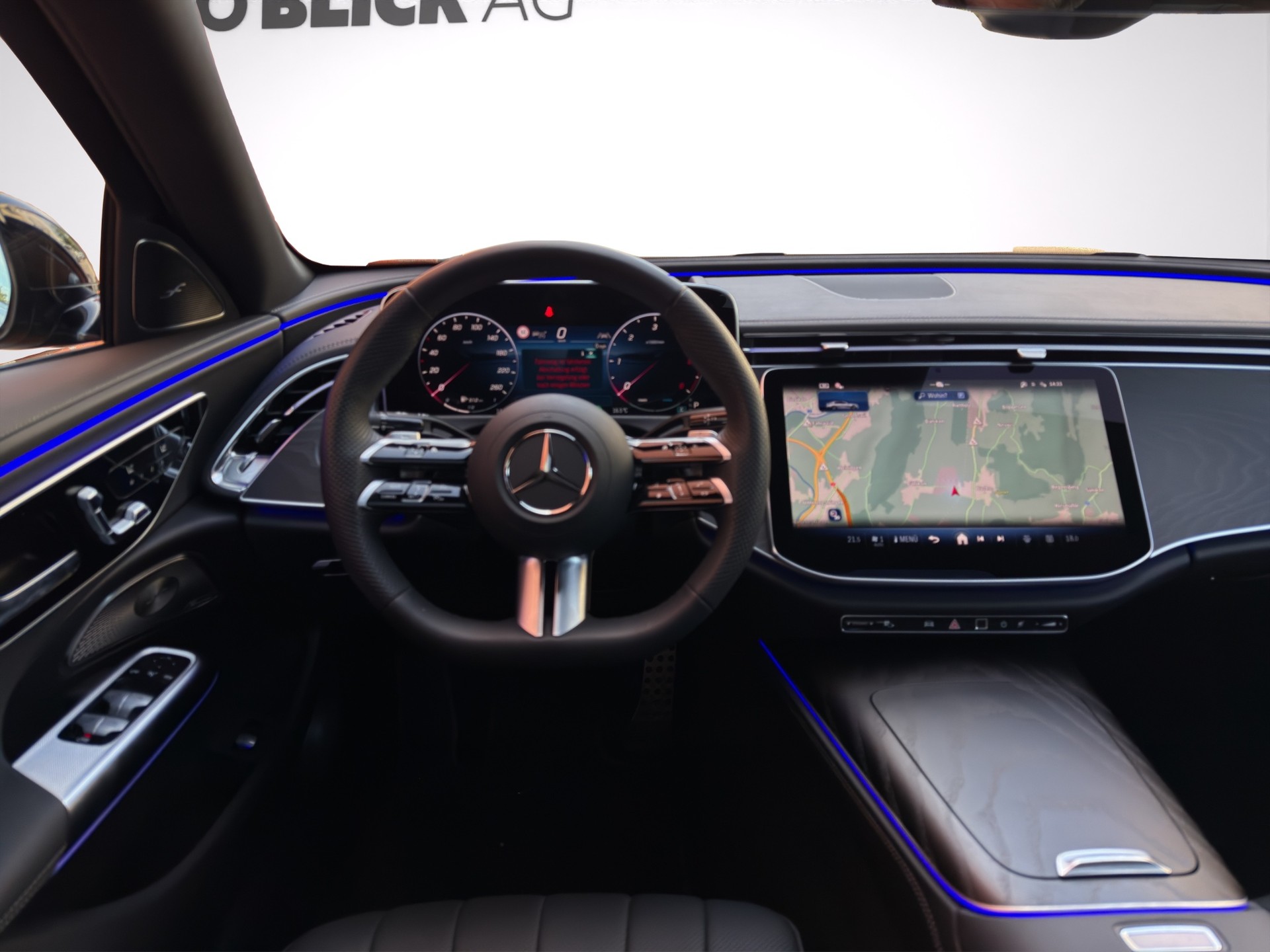 MERCEDES-BENZ E 220 d 4Matic AMG Line 9G-Tronic-image-12
