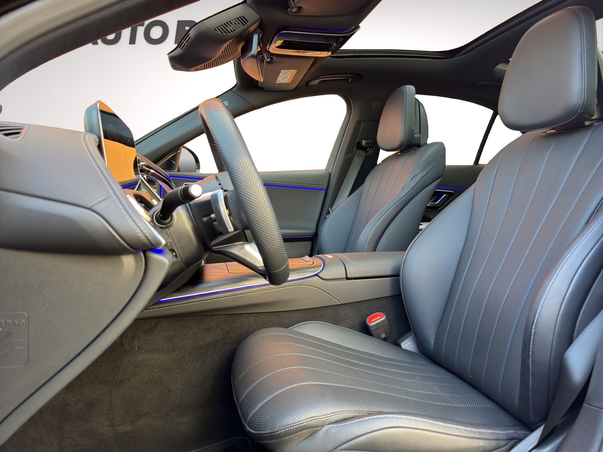 MERCEDES-BENZ E 220 d 4Matic AMG Line 9G-Tronic-image-9