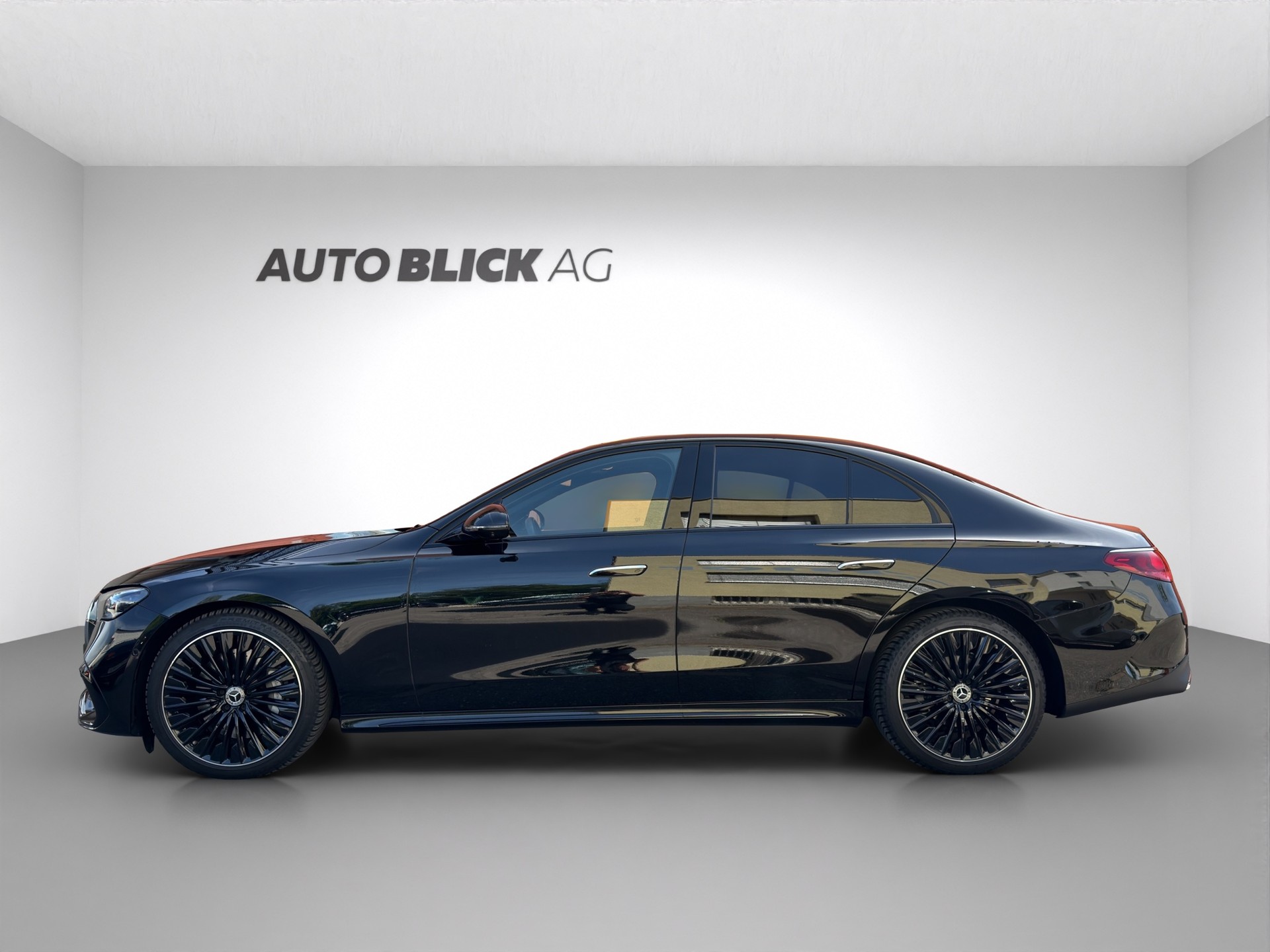 MERCEDES-BENZ E 220 d 4Matic AMG Line 9G-Tronic-image-4