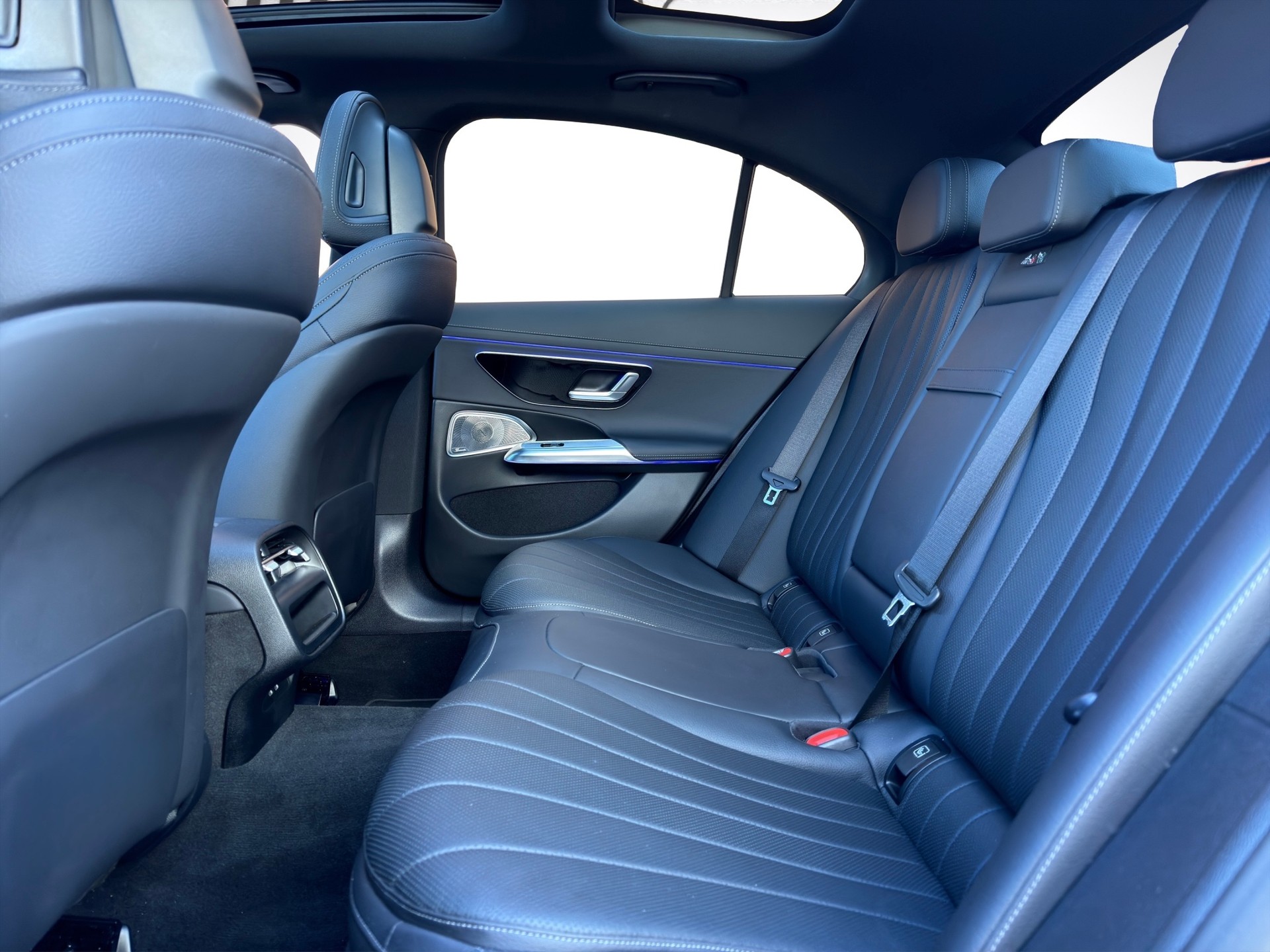 MERCEDES-BENZ E 220 d 4Matic AMG Line 9G-Tronic-image-14