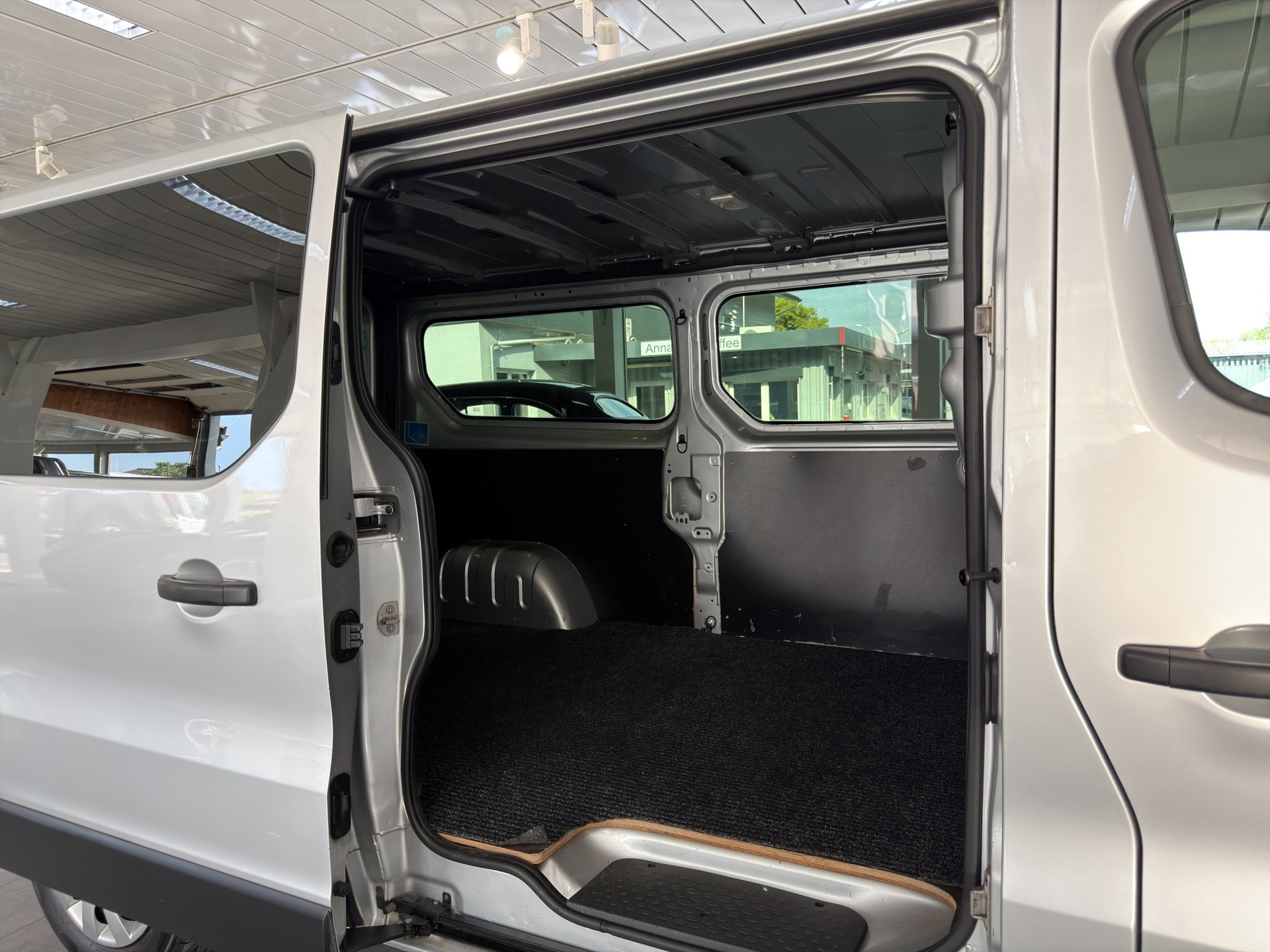 RENAULT Trafic 1.6 dCi 95 2.9t Business L2H1-image-11