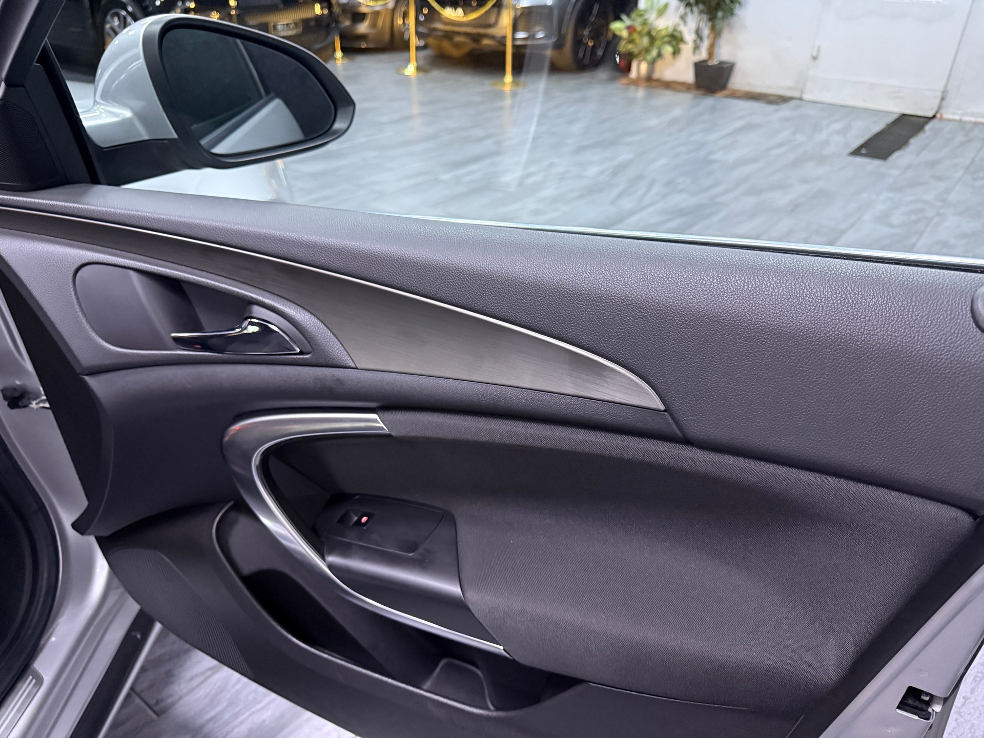 OPEL Insignia 2.0 Turbo Edition 4WD Automatic-image-9