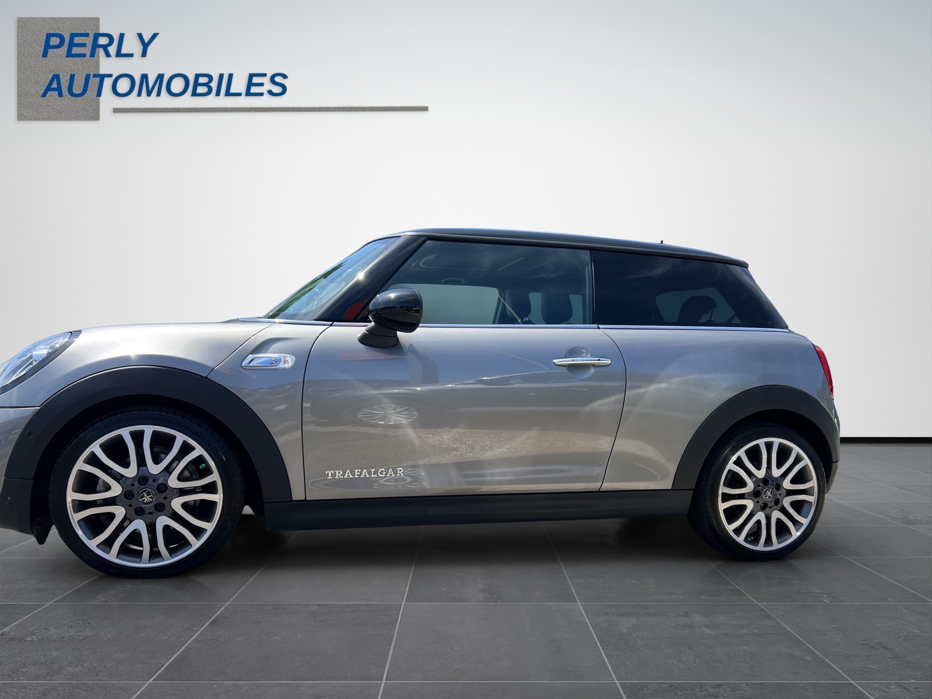 MINI Cooper S Trafalgar-showroom-element-2