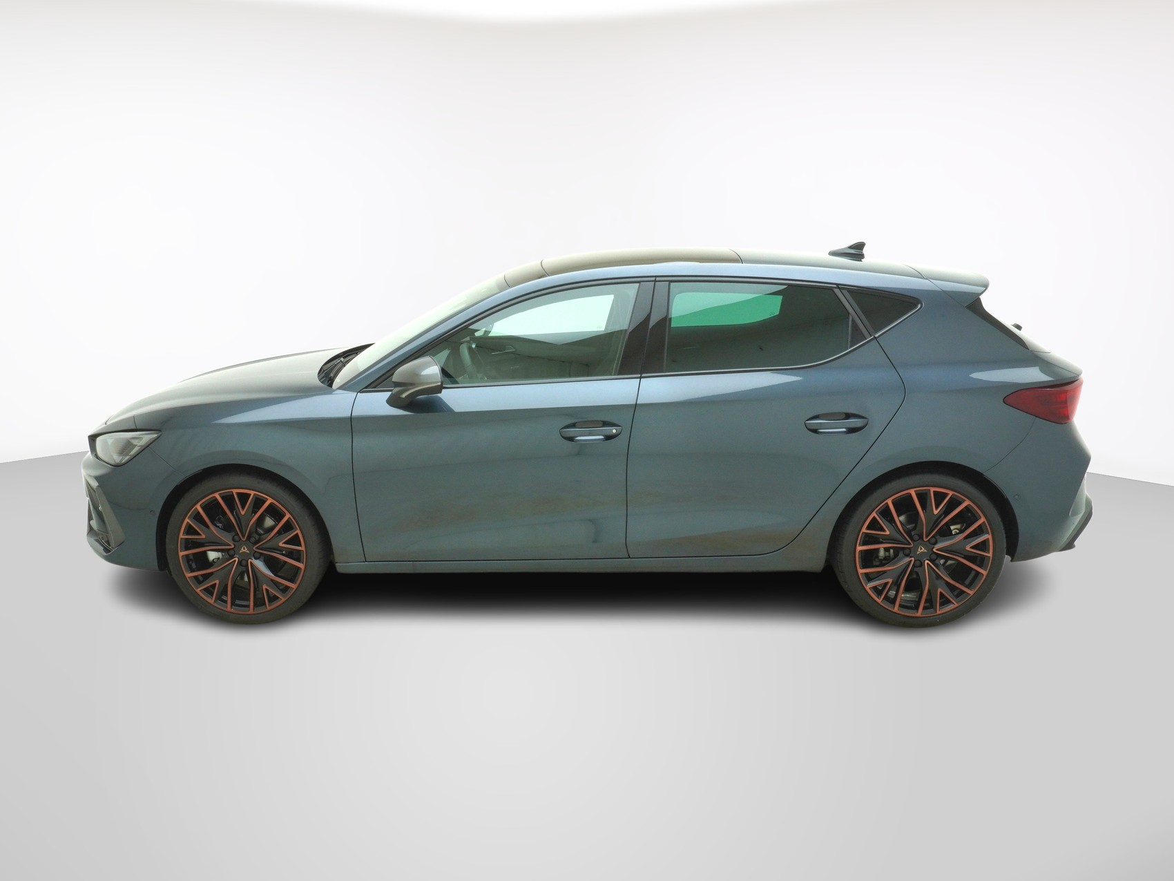 CUPRA Leon 1.5 eTSI DSG-image-1