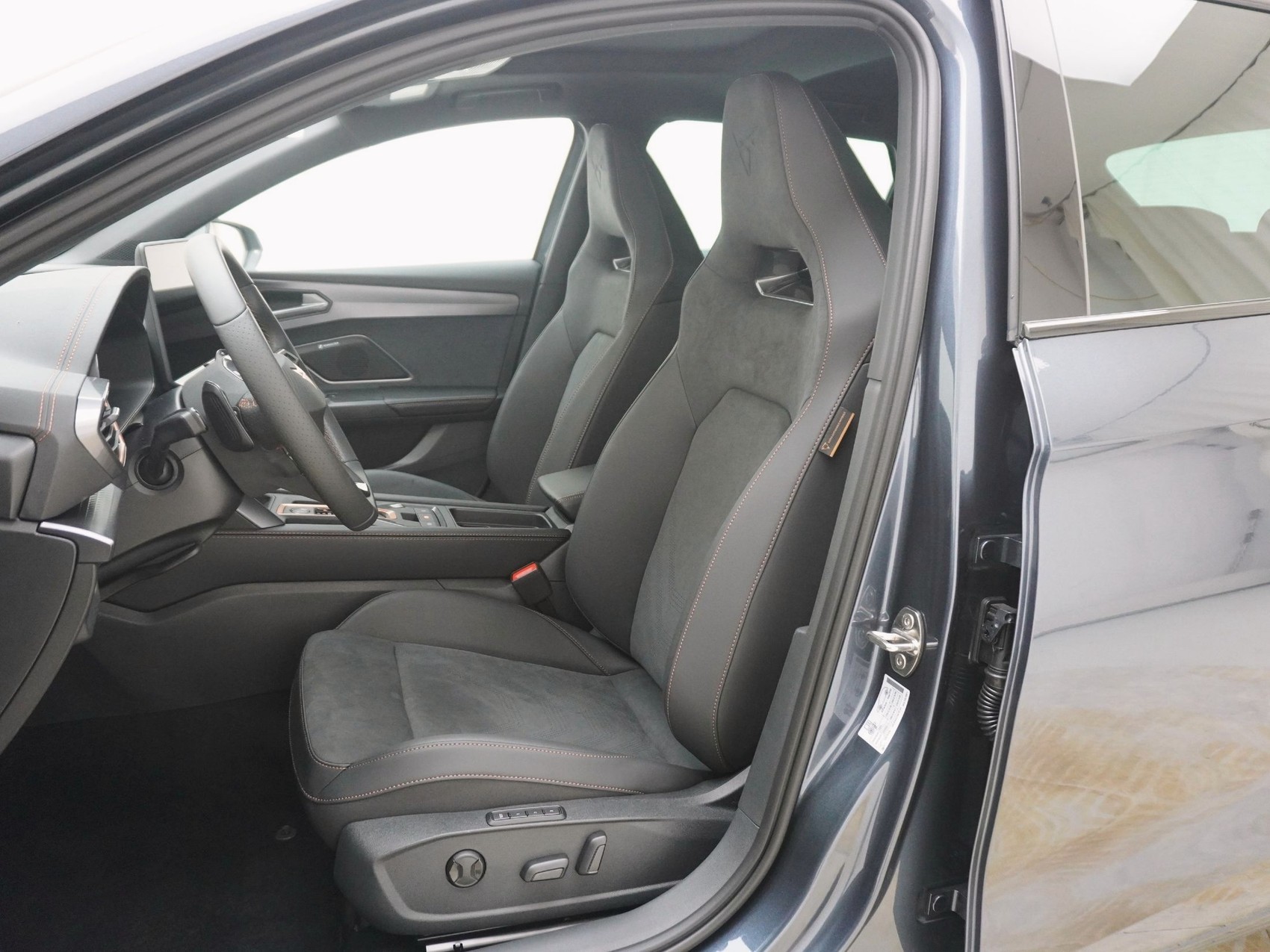 CUPRA Leon 1.5 eTSI DSG-image-12