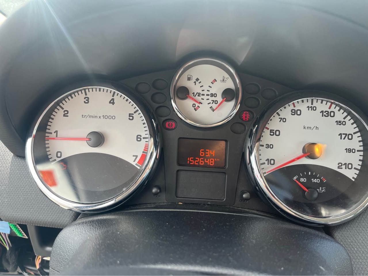 PEUGEOT 207 1.6 16V Turbo Sport-image-9