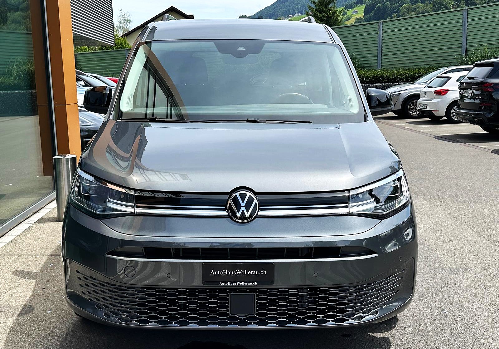 VW Caddy Maxi 1.5 TSI Style DSG mit AHK + 7 Plätze-image-1