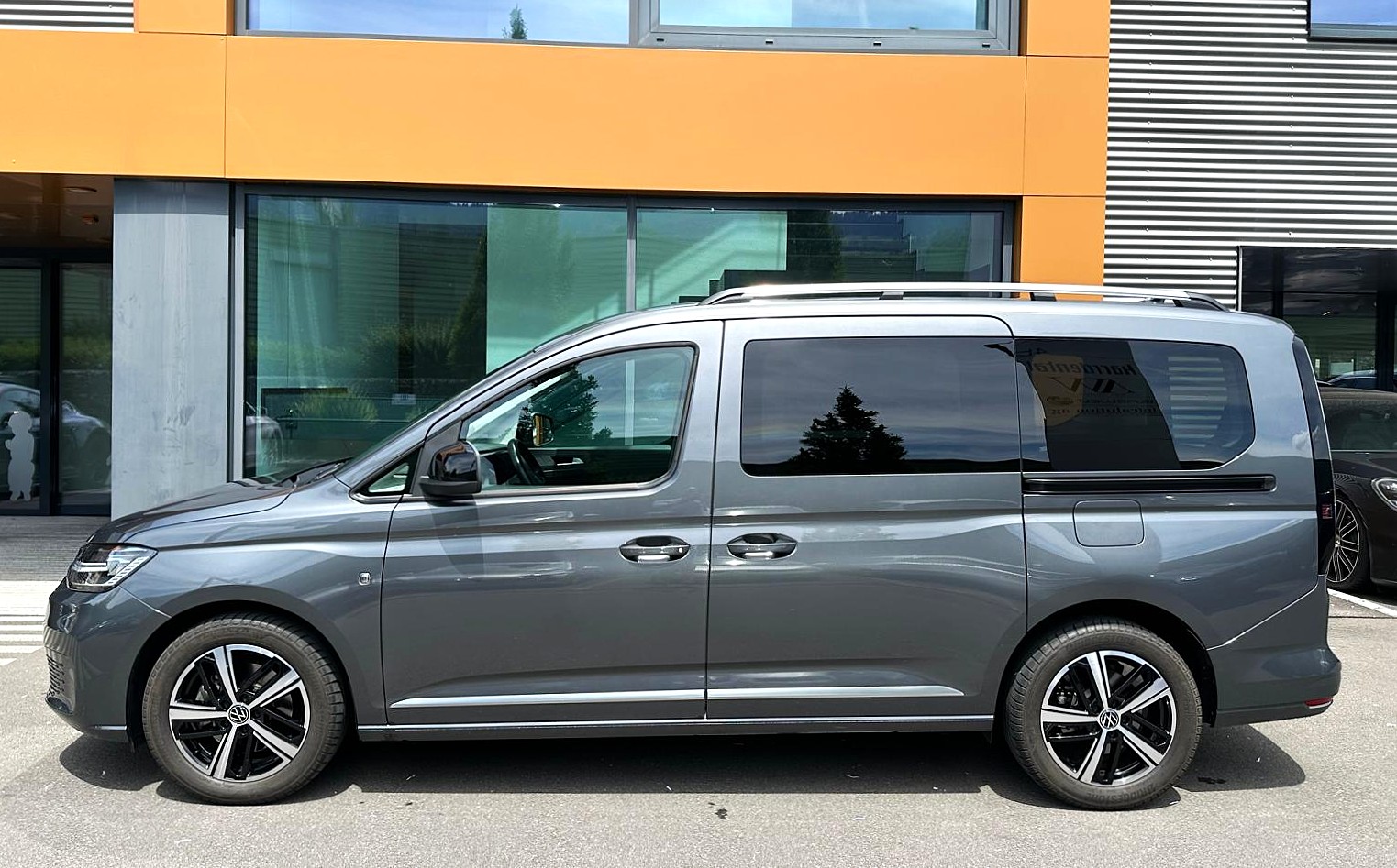 VW Caddy Maxi 1.5 TSI Style DSG mit AHK + 7 Plätze-image-2