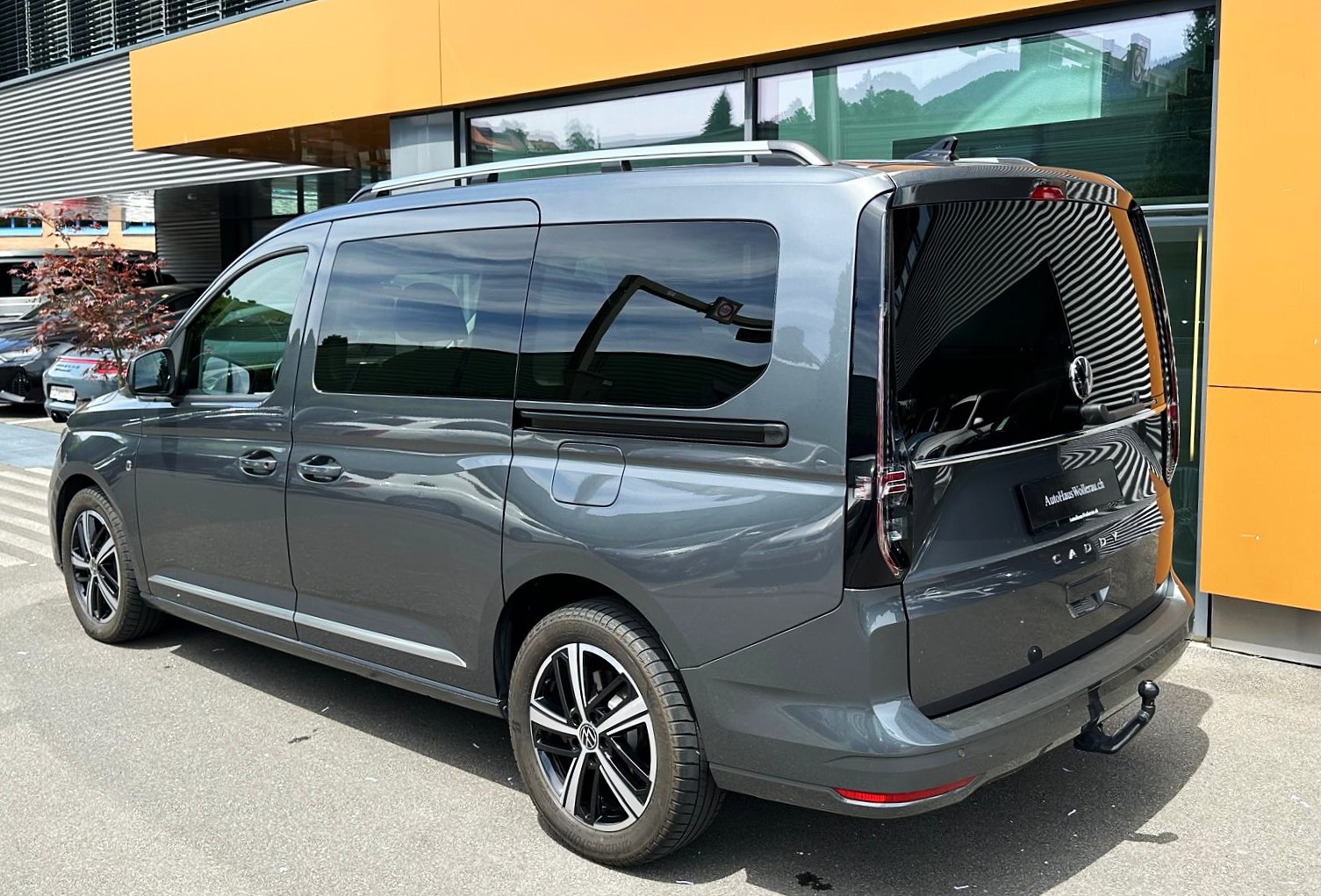 VW Caddy Maxi 1.5 TSI Style DSG mit AHK + 7 Plätze-image-3